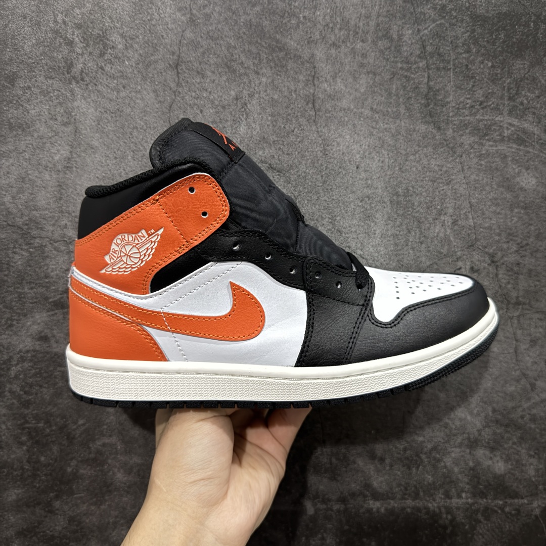 【DT纯原】Air Jordan AJ1 Mid 中帮 新扣碎 DQ8426-801 终端优势供应 市面中低帮最具代表性版本没有之一 口碑大厂出品 品控大底版型不断改良更新 全套原纸板楦头开发 确保原汁原味 完美呈现版型 完美零毛边处理 原厂内置全掌气垫 价格定位良心 平台专用代工流水线出品 一眼公司既视感 拿到手的一瞬间就与众不同 碾压市面所有版本 全部原鞋开发 每一个配色都会采购原鞋确认细节 打破市面看图做货无好货之说 尺码:40-46 含半码-选品中心