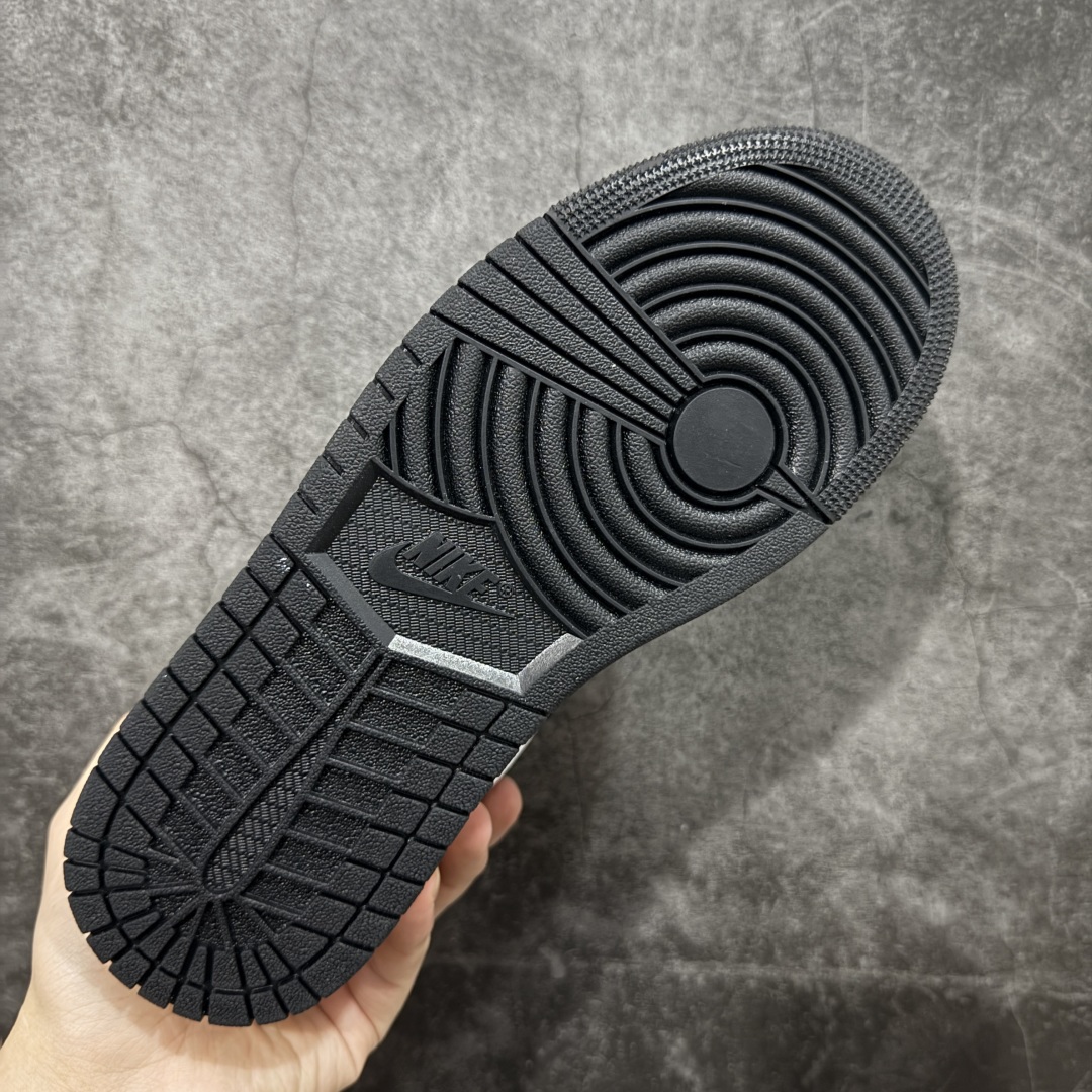 图片[9]-【DT纯原】Air Jordan AJ1 Mid 中帮 新扣碎 DQ8426-801 终端优势供应 市面中低帮最具代表性版本没有之一 口碑大厂出品 品控大底版型不断改良更新 全套原纸板楦头开发 确保原汁原味 完美呈现版型 完美零毛边处理 原厂内置全掌气垫 价格定位良心 平台专用代工流水线出品 一眼公司既视感 拿到手的一瞬间就与众不同 碾压市面所有版本 全部原鞋开发 每一个配色都会采购原鞋确认细节 打破市面看图做货无好货之说 尺码：40-46 含半码-选品中心