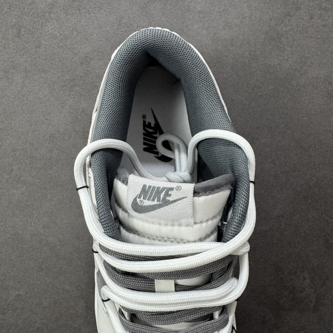 Nike Dunk Low 封狼居胥 白灰当白与灰化作鞋身主调，如硝烟与黎明交织，恰似战场初寂后的沉静与