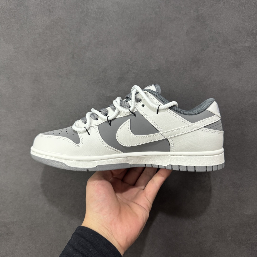 Nike Dunk Low 封狼居胥 白灰当白与灰化作鞋身主调，如硝烟与黎明交织，恰似战场初寂后的沉静与