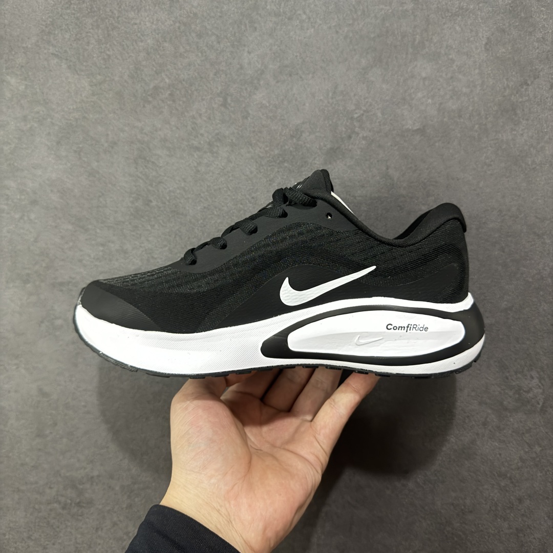 图片[2]-【K8版】NK Journey Run 舒适简约轻质缓震休闲运动跑步鞋 采用科技织法轻盈织物合成鞋面材质 搭载柔软厚实ComfiRide泡绵缓震组合外置防滑耐磨橡胶底片 穿上 Journey Run 公路跑步鞋 尽情畅跑 享受每一步的风景 搭载柔软厚实的 ComfiRide 泡绵缓震配置 助你征服充满挑战的路面 大步流星 微笑前行 该鞋款舒适非凡 让你爱不释脚 货号：FN0228-001 尺码：35.5 36 36.5 37.5 38 38.5 39 40 40.5 41 42 42.5 43 44 44.5 45-选品中心