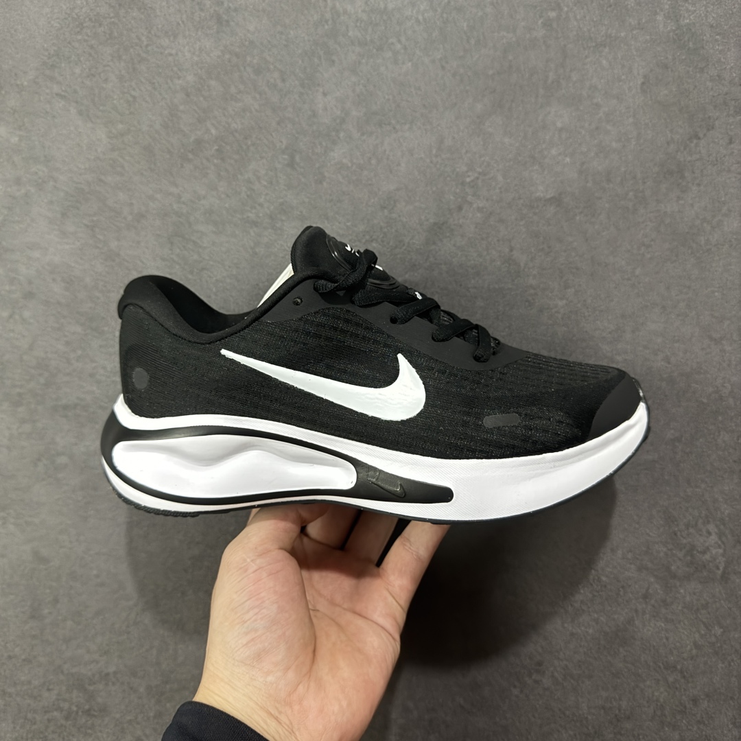 【K8版】NK Journey Run 舒适简约轻质缓震休闲运动跑步鞋 采用科技织法轻盈织物合成鞋面材质 搭载柔软厚实ComfiRide泡绵缓震组合外置防滑耐磨橡胶底片 穿上 Journey Run 公路跑步鞋 尽情畅跑 享受每一步的风景 搭载柔软厚实的 ComfiRide 泡绵缓震配置 助你征服充满挑战的路面 大步流星 微笑前行 该鞋款舒适非凡 让你爱不释脚 货号：FN0228-001 尺码：35.5 36 36.5 37.5 38 38.5 39 40 40.5 41 42 42.5 43 44 44.5 45-选品中心