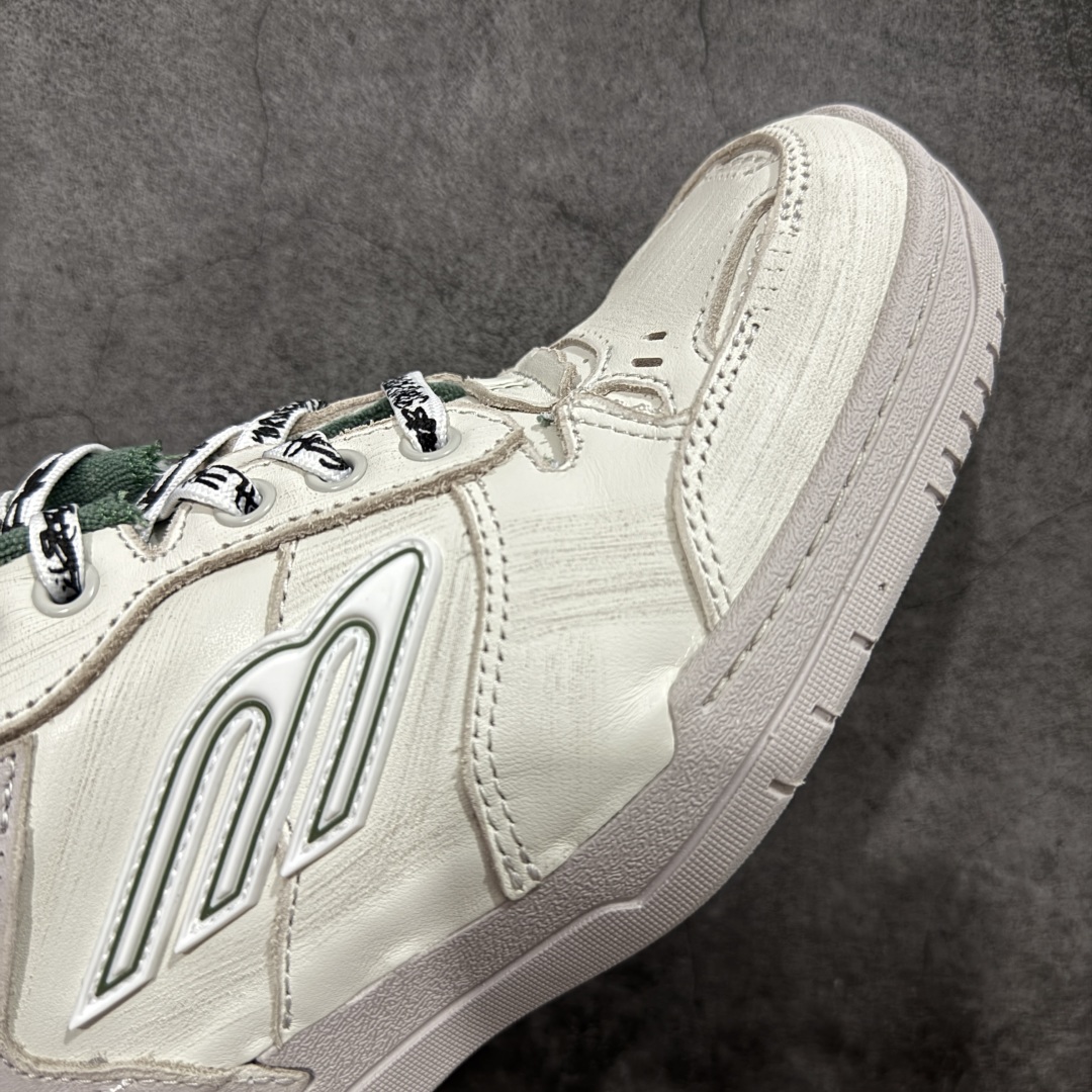 图片[6]-【XA纯原版】Balenciaga Hamptons Worn-Out 巴黎世家十八18代 涤纶（聚酯纤维）牛皮革 圆头系带 低帮 生活休闲鞋板鞋 全套原纸板楦头开发 最原汁原味的灵魂版型 全鞋荧光划线卡点 胶水把控整洁度追求极致完美 每一双都是工艺品 多重QC质检 超越公司货的品控标准 实实在在的免检产品 原盒原配 正确字体电绣 粗细、位置、大小正确 侧边TPU 透气孔匹配意产原版 正确分离大底 TPU软底 原版一致大底LOGO 立体感十足 原厂皮料水洗做旧 采购原厂网纱 偏大一码 尺码：35 36 37 38 39 40 41 42 43 44 45 46-选品中心
