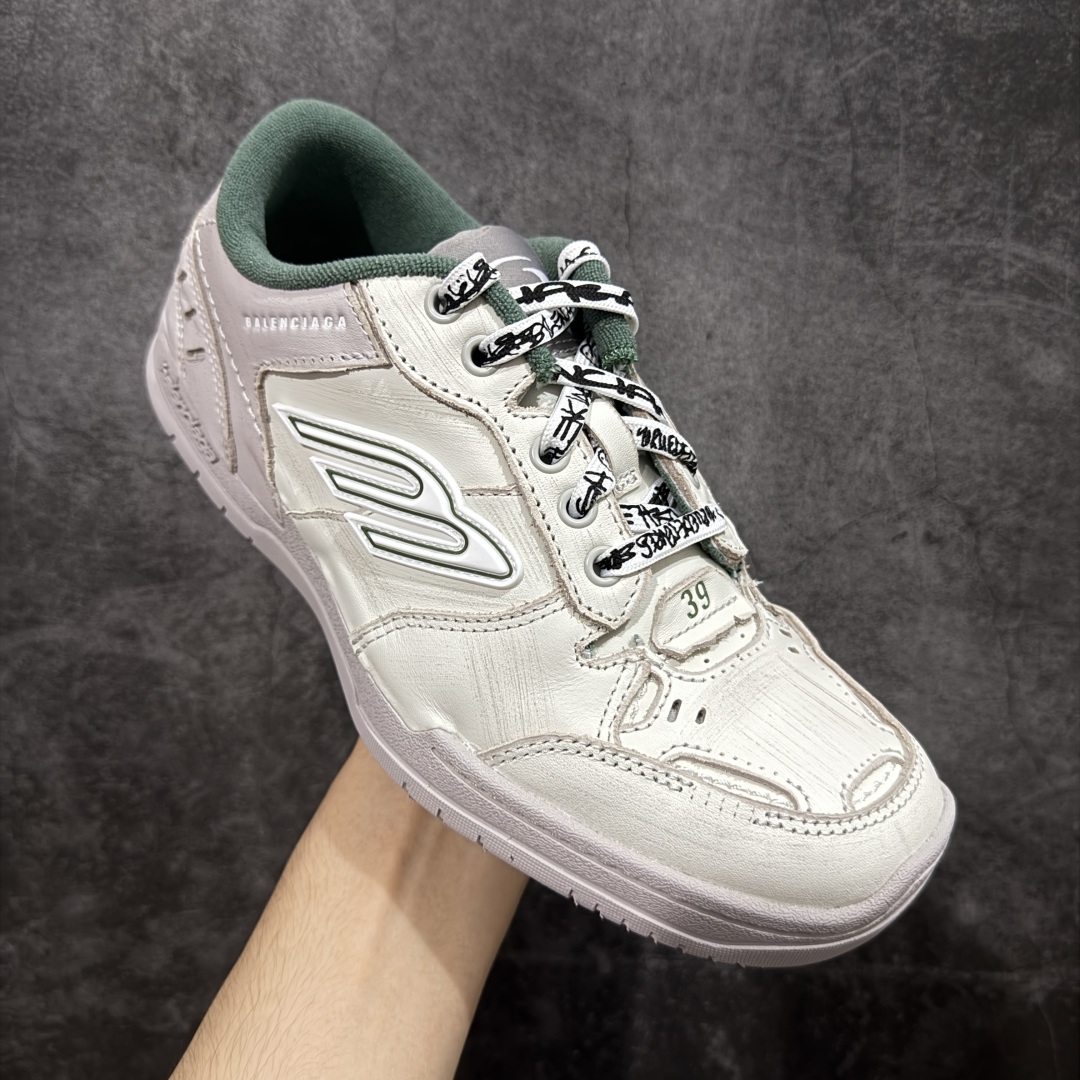 图片[3]-【XA纯原版】Balenciaga Hamptons Worn-Out 巴黎世家十八18代 涤纶（聚酯纤维）牛皮革 圆头系带 低帮 生活休闲鞋板鞋 全套原纸板楦头开发 最原汁原味的灵魂版型 全鞋荧光划线卡点 胶水把控整洁度追求极致完美 每一双都是工艺品 多重QC质检 超越公司货的品控标准 实实在在的免检产品 原盒原配 正确字体电绣 粗细、位置、大小正确 侧边TPU 透气孔匹配意产原版 正确分离大底 TPU软底 原版一致大底LOGO 立体感十足 原厂皮料水洗做旧 采购原厂网纱 偏大一码 尺码：35 36 37 38 39 40 41 42 43 44 45 46-选品中心