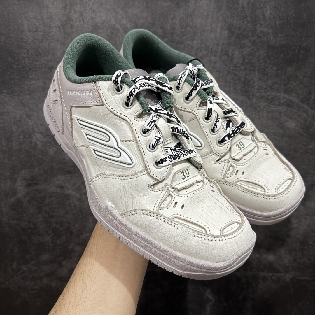 【XA纯原版】Balenciaga Hamptons Worn-Out 巴黎世家十八18代 涤纶(聚酯纤维)牛皮革 圆头系带 低帮 生活休闲鞋板鞋 全套原纸板楦头开发 最原汁原味的灵魂版型 全鞋荧光划线卡点 胶水把控整洁度追求极致完美 每一双都是工艺品 多重QC质检 超越公司货的品控标准 实实在在的免检产品 原盒原配 正确字体电绣 粗细、位置、大小正确 侧边TPU 透气孔匹配意产原版 正确分离大底 TPU软底 原版一致大底LOGO 立体感十足 原厂皮料水洗做旧 采购原厂网纱 偏大一码 尺码:35 36 37 38 39 40 41 42 43 44 45 46-选品中心