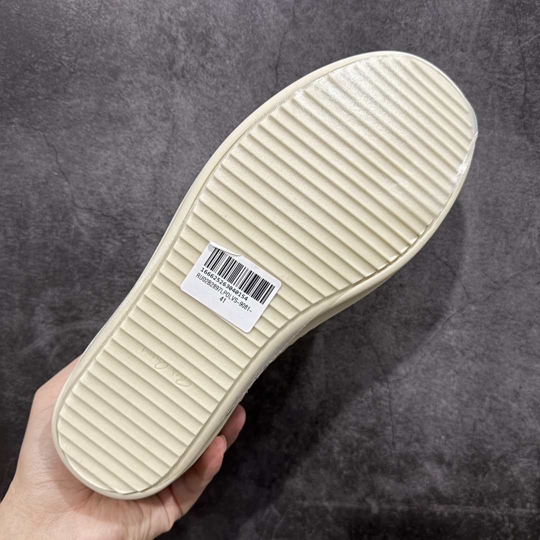 图片[9]-【莞顶渠道】瑞克 欧文斯Rick owens 主线 经典西瓜头 RO低帮蓝色皮面粗绑带 进口原料牛皮 莞产超级顶货 新配色陆续上架 产品只会越做越漂亮💯 鞋头采用原版一致工艺 又翘又歪的效果目前这个技术市面上的任何版本都达不到这个效果 私模开发 细节一步到位不敢说百分百💯保证有百分之98还原 慢工出细活 好的产品不怕晚 这次的开发针对艺术家 收藏家 高品质 的人群 水染粒面小牛皮材质，和针车间距都是极致还原！ 顶级头层的小牛皮，质感无敌，奢侈品的触感！ 定制品牌logo的拉链！超大一比一规格礼盒装，重达3斤以上，外加定制欧文斯保护盒！ 配有日文、英文，双语种配件卡片！细节诠释，一件不落。 鞋盒翻盖 三标，正面+底部都一一做到！虽然增加不了实质的成本，但是打磨产品的细节，再微小也会还原！ 尺码：35 36 37 38 39 40 41 42 43 44 45 46-选品中心