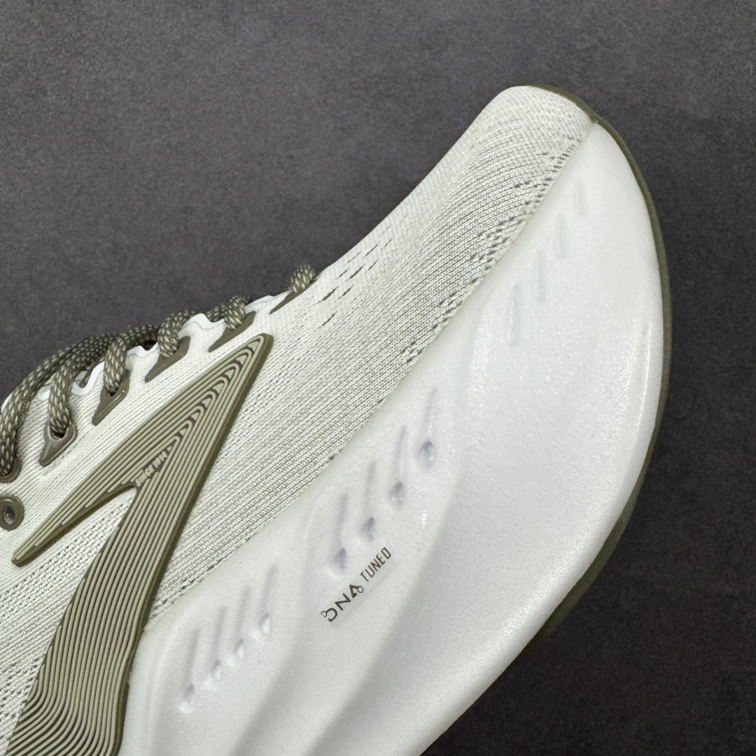 图片[5]-【顶级外贸版】Brooks 布鲁克斯 Glycerin Max超弹轻盈跑步鞋 低帮透气缓震支撑休闲运动慢跑鞋 外贸大厂出品 全新品质 重新定义高端品质 全鞋原材料1比1开发 还原真实脚感 完美版型市场绝无仅有 欢迎对比 鞋面采用改进工程空气网眼组合热熔工艺 鞋面材质搭载DNA LOFT V2密度泡棉缓震系统 中底外置防滑耐磨橡胶底片 尺码：35.5-47.5-选品中心