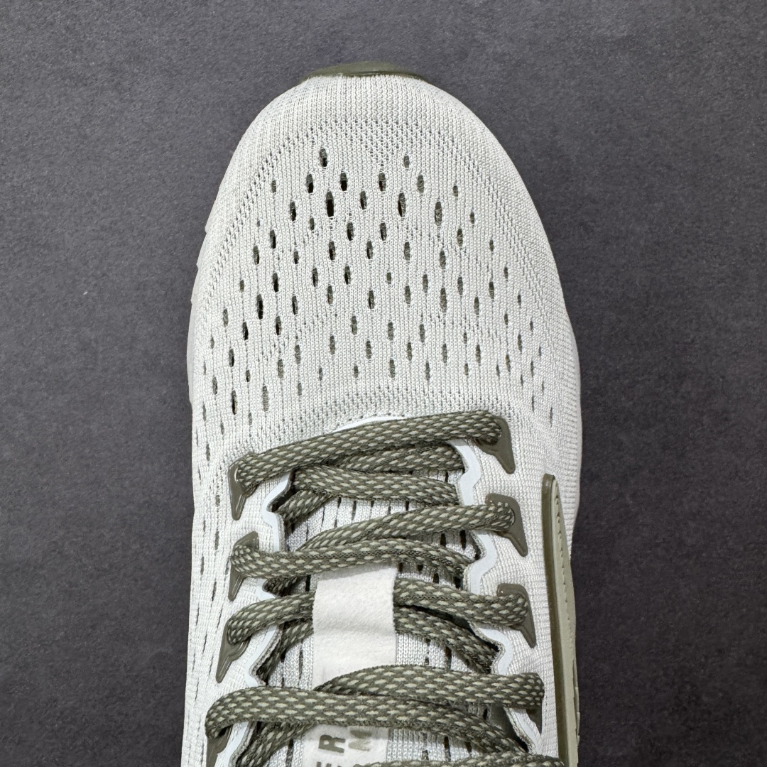 图片[8]-【顶级外贸版】Brooks 布鲁克斯 Glycerin Max超弹轻盈跑步鞋 低帮透气缓震支撑休闲运动慢跑鞋 外贸大厂出品 全新品质 重新定义高端品质 全鞋原材料1比1开发 还原真实脚感 完美版型市场绝无仅有 欢迎对比 鞋面采用改进工程空气网眼组合热熔工艺 鞋面材质搭载DNA LOFT V2密度泡棉缓震系统 中底外置防滑耐磨橡胶底片 尺码：35.5-47.5-选品中心