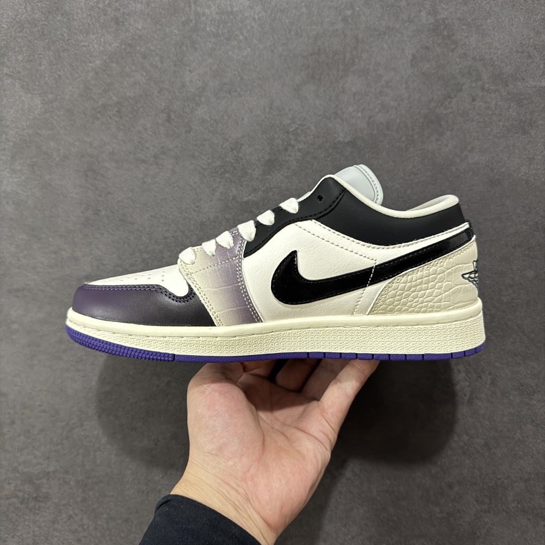 图片[2]-【头层S版】Air Jordan AJ1 Low 低帮系列 全新流水线出品 全配色原鞋对照 原楦原纸板开发 客订头层皮料 全鞋电脑针车 私模大底正确咬花克重内置气垫 原盒内外原标 完美零毛边处理 多重QC质检 超越公司货的品控标准 实实在在的免检产品 货号：HF5759-101 尺码：36-45半-选品中心