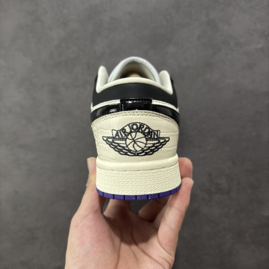 图片[4]-【头层S版】Air Jordan AJ1 Low 低帮系列 全新流水线出品 全配色原鞋对照 原楦原纸板开发 客订头层皮料 全鞋电脑针车 私模大底正确咬花克重内置气垫 原盒内外原标 完美零毛边处理 多重QC质检 超越公司货的品控标准 实实在在的免检产品 货号：HF5759-101 尺码：36-45半-选品中心