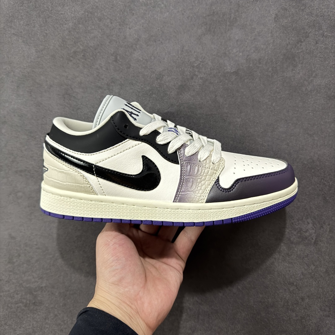 【头层S版】Air Jordan AJ1 Low 低帮系列 全新流水线出品 全配色原鞋对照 原楦原纸板开发 客订头层皮料 全鞋电脑针车 私模大底正确咬花克重内置气垫 原盒内外原标 完美零毛边处理 多重QC质检 超越公司货的品控标准 实实在在的免检产品 货号:HF5759-101 尺码:36-45半-选品中心