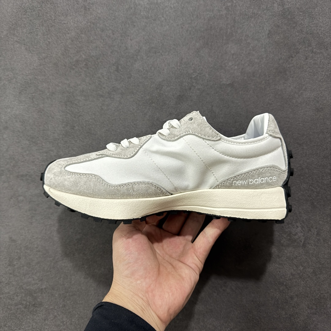 图片[2]-【PE福利版】NB新百伦New Balance NB327系列复古休闲运动慢跑鞋 MS327LAB 全新 New Balance 327 系列，以更纯粹的复古风格设计打造的全新造型。侧身还以解构设计，将 N 字标志以做旧压花样式呈现，样式别具新意。而麂皮、冲孔皮革的塑造，则呈现出高级怀旧气质，也让鞋款在奢华时装风格与运动氛围之间达到了平衡。 尺码：36～45半-选品中心