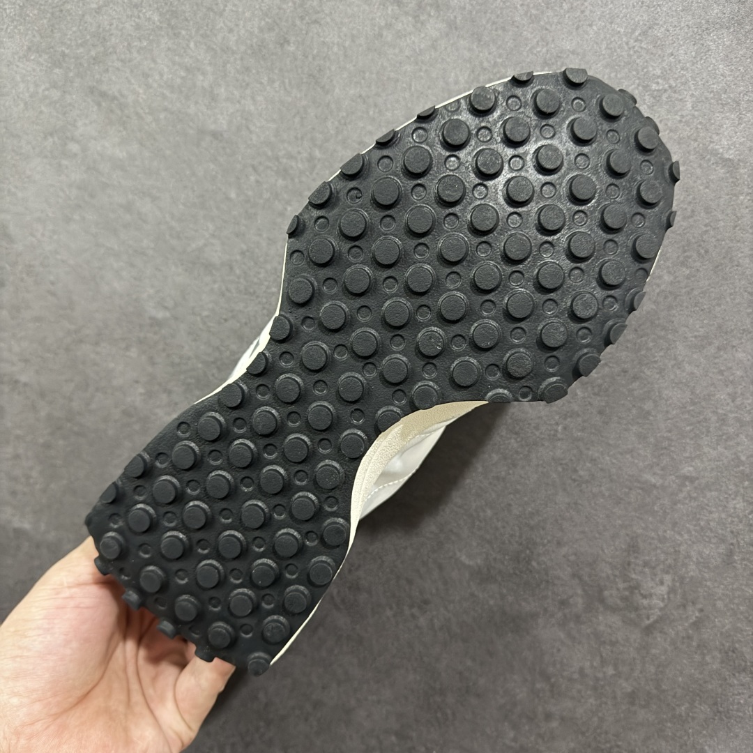 图片[9]-【PE福利版】NB新百伦New Balance NB327系列复古休闲运动慢跑鞋 MS327LAB 全新 New Balance 327 系列，以更纯粹的复古风格设计打造的全新造型。侧身还以解构设计，将 N 字标志以做旧压花样式呈现，样式别具新意。而麂皮、冲孔皮革的塑造，则呈现出高级怀旧气质，也让鞋款在奢华时装风格与运动氛围之间达到了平衡。 尺码：36～45半-选品中心