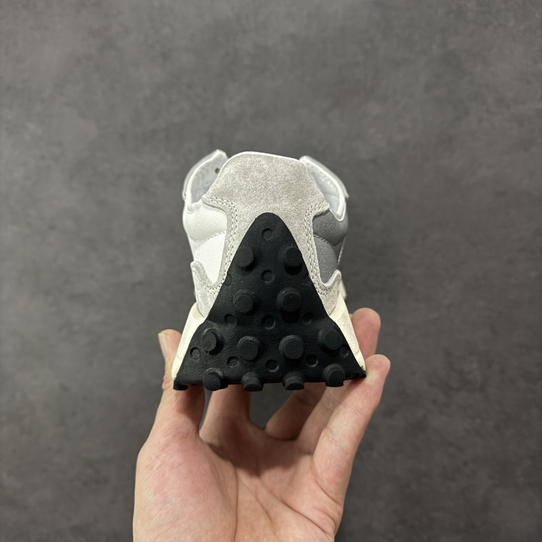 图片[4]-【PE福利版】NB新百伦New Balance NB327系列复古休闲运动慢跑鞋 MS327LAB 全新 New Balance 327 系列，以更纯粹的复古风格设计打造的全新造型。侧身还以解构设计，将 N 字标志以做旧压花样式呈现，样式别具新意。而麂皮、冲孔皮革的塑造，则呈现出高级怀旧气质，也让鞋款在奢华时装风格与运动氛围之间达到了平衡。 尺码：36～45半-选品中心