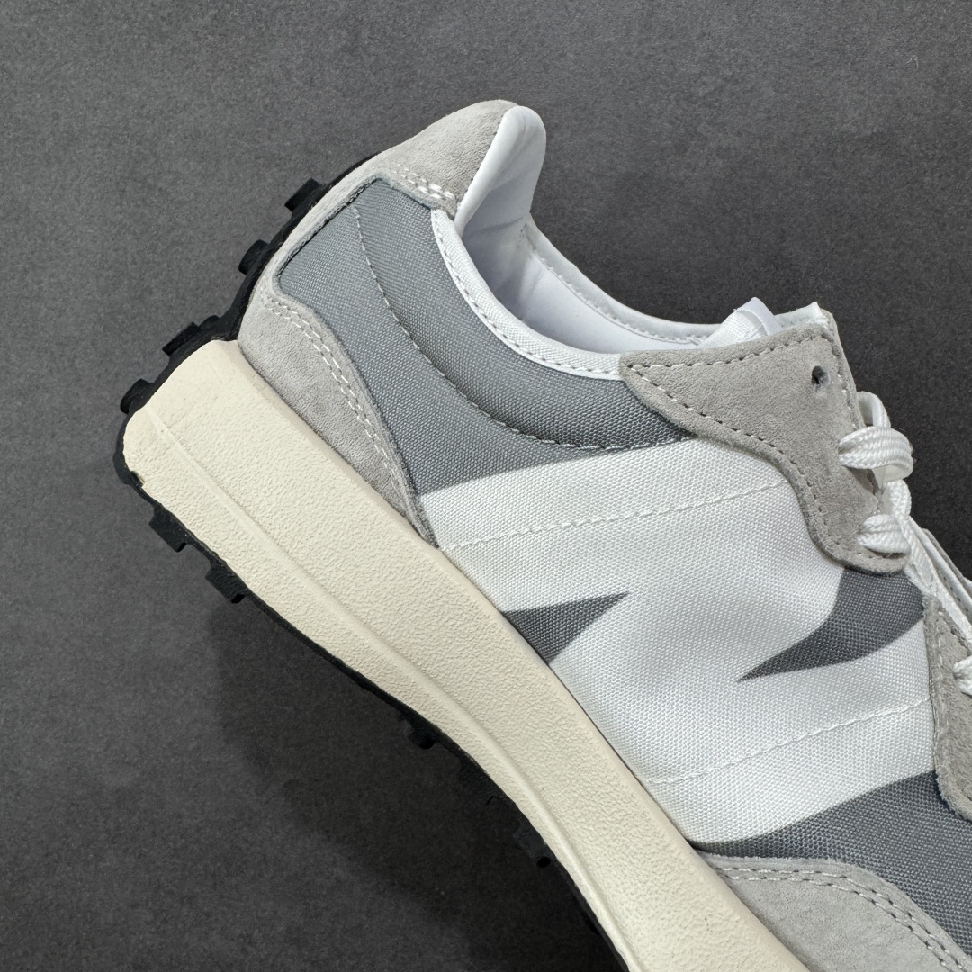 图片[6]-【PE福利版】NB新百伦New Balance NB327系列复古休闲运动慢跑鞋 MS327LAB 全新 New Balance 327 系列，以更纯粹的复古风格设计打造的全新造型。侧身还以解构设计，将 N 字标志以做旧压花样式呈现，样式别具新意。而麂皮、冲孔皮革的塑造，则呈现出高级怀旧气质，也让鞋款在奢华时装风格与运动氛围之间达到了平衡。 尺码：36～45半-选品中心