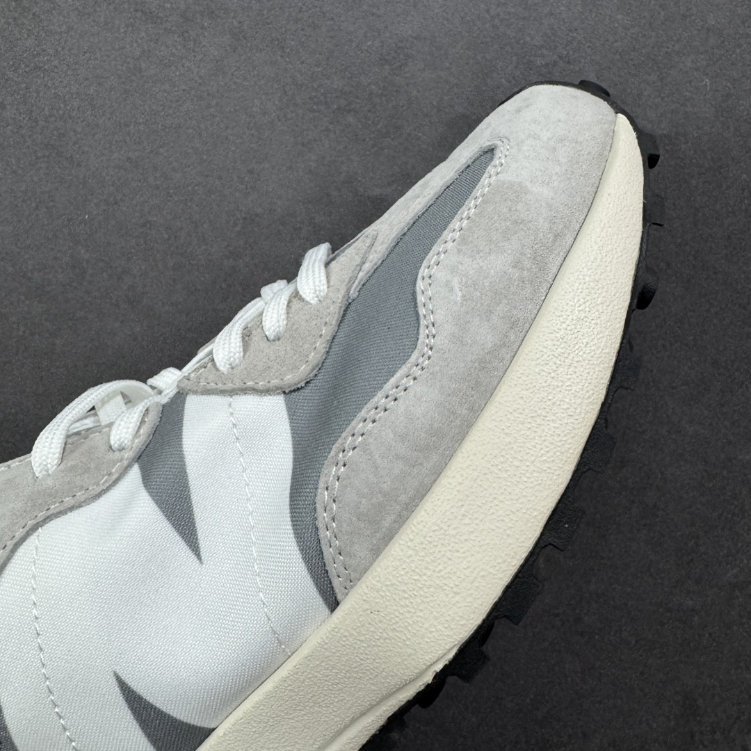图片[5]-【PE福利版】NB新百伦New Balance NB327系列复古休闲运动慢跑鞋 MS327LAB 全新 New Balance 327 系列，以更纯粹的复古风格设计打造的全新造型。侧身还以解构设计，将 N 字标志以做旧压花样式呈现，样式别具新意。而麂皮、冲孔皮革的塑造，则呈现出高级怀旧气质，也让鞋款在奢华时装风格与运动氛围之间达到了平衡。 尺码：36～45半-选品中心