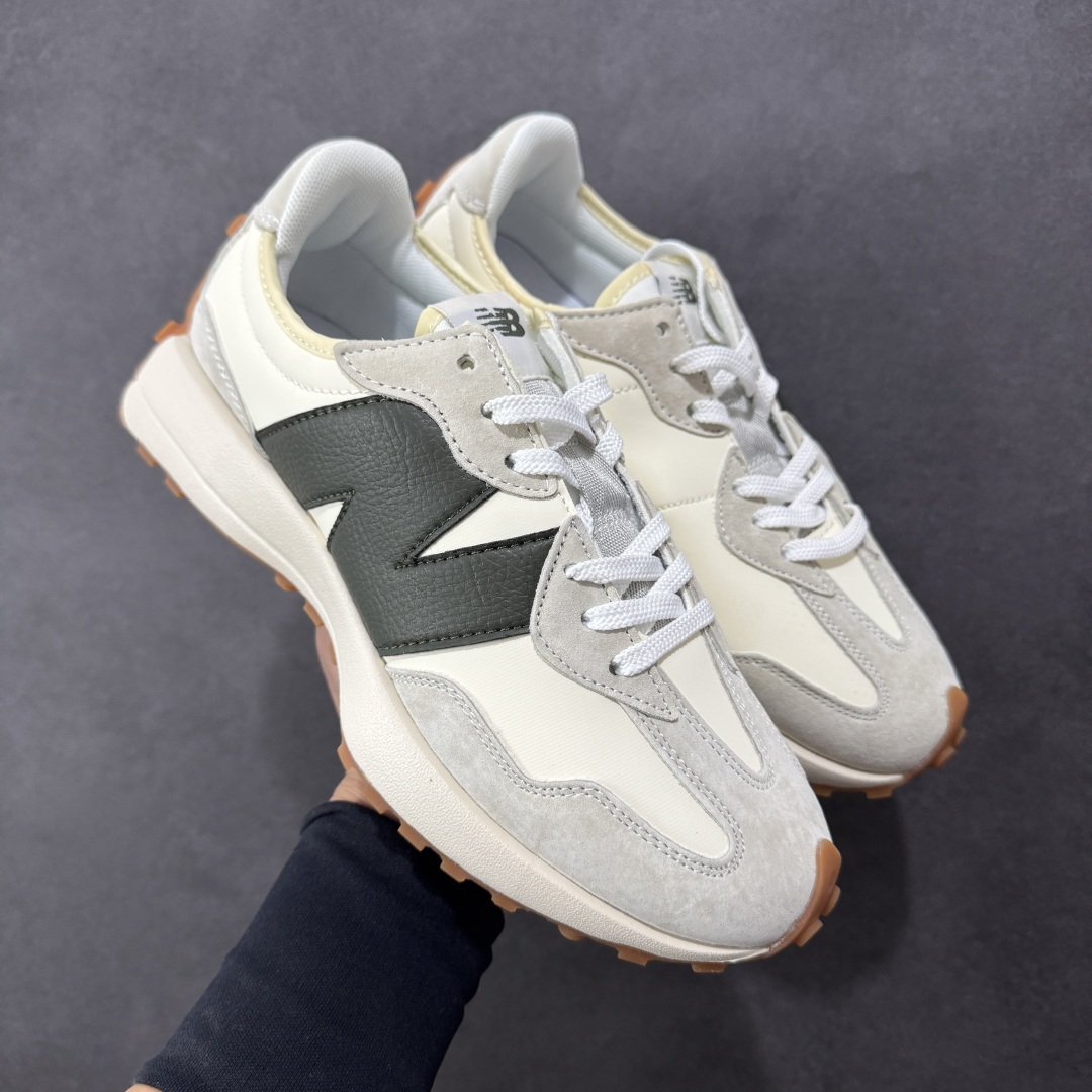 图片[22]-【PE福利版】NB新百伦New Balance NB327系列复古休闲运动慢跑鞋 MS327LAB 全新 New Balance 327 系列，以更纯粹的复古风格设计打造的全新造型。侧身还以解构设计，将 N 字标志以做旧压花样式呈现，样式别具新意。而麂皮、冲孔皮革的塑造，则呈现出高级怀旧气质，也让鞋款在奢华时装风格与运动氛围之间达到了平衡。 尺码：36～45半-选品中心