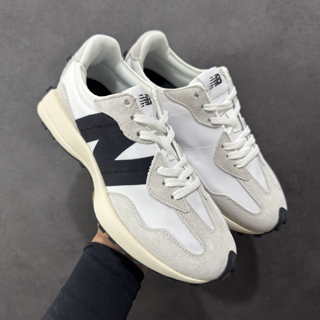 图片[13]-【PE福利版】NB新百伦New Balance NB327系列复古休闲运动慢跑鞋 MS327LAB 全新 New Balance 327 系列，以更纯粹的复古风格设计打造的全新造型。侧身还以解构设计，将 N 字标志以做旧压花样式呈现，样式别具新意。而麂皮、冲孔皮革的塑造，则呈现出高级怀旧气质，也让鞋款在奢华时装风格与运动氛围之间达到了平衡。 尺码：36～45半-选品中心