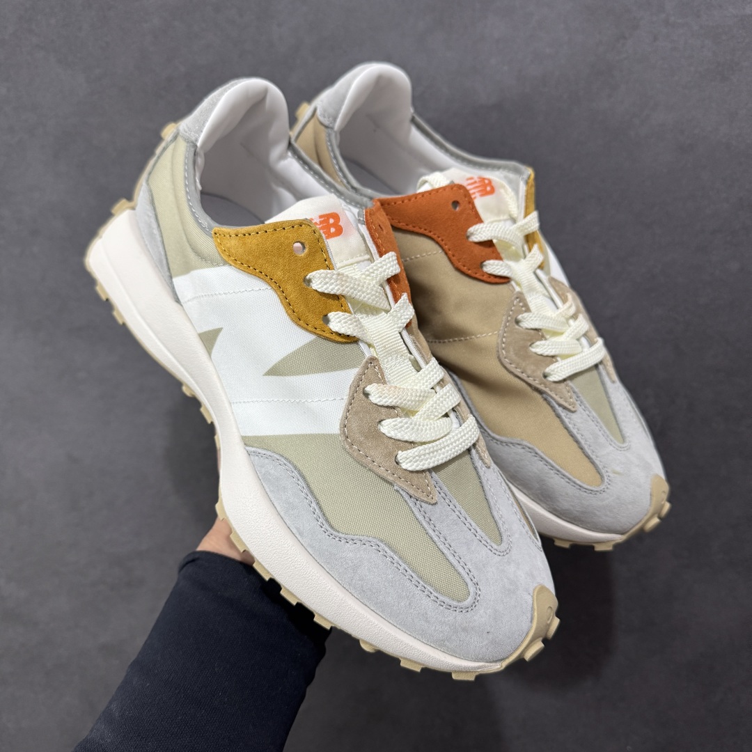图片[2]-【PE福利版】NB新百伦New Balance NB327系列复古休闲运动慢跑鞋 MS327LAB 全新 New Balance 327 系列，以更纯粹的复古风格设计打造的全新造型。侧身还以解构设计，将 N 字标志以做旧压花样式呈现，样式别具新意。而麂皮、冲孔皮革的塑造，则呈现出高级怀旧气质，也让鞋款在奢华时装风格与运动氛围之间达到了平衡。 尺码：36～45半-选品中心