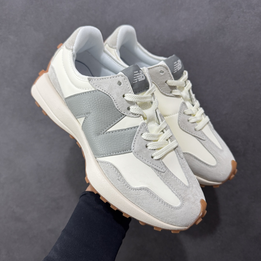 图片[11]-【PE福利版】NB新百伦New Balance NB327系列复古休闲运动慢跑鞋 MS327LAB 全新 New Balance 327 系列，以更纯粹的复古风格设计打造的全新造型。侧身还以解构设计，将 N 字标志以做旧压花样式呈现，样式别具新意。而麂皮、冲孔皮革的塑造，则呈现出高级怀旧气质，也让鞋款在奢华时装风格与运动氛围之间达到了平衡。 尺码：36～45半-选品中心