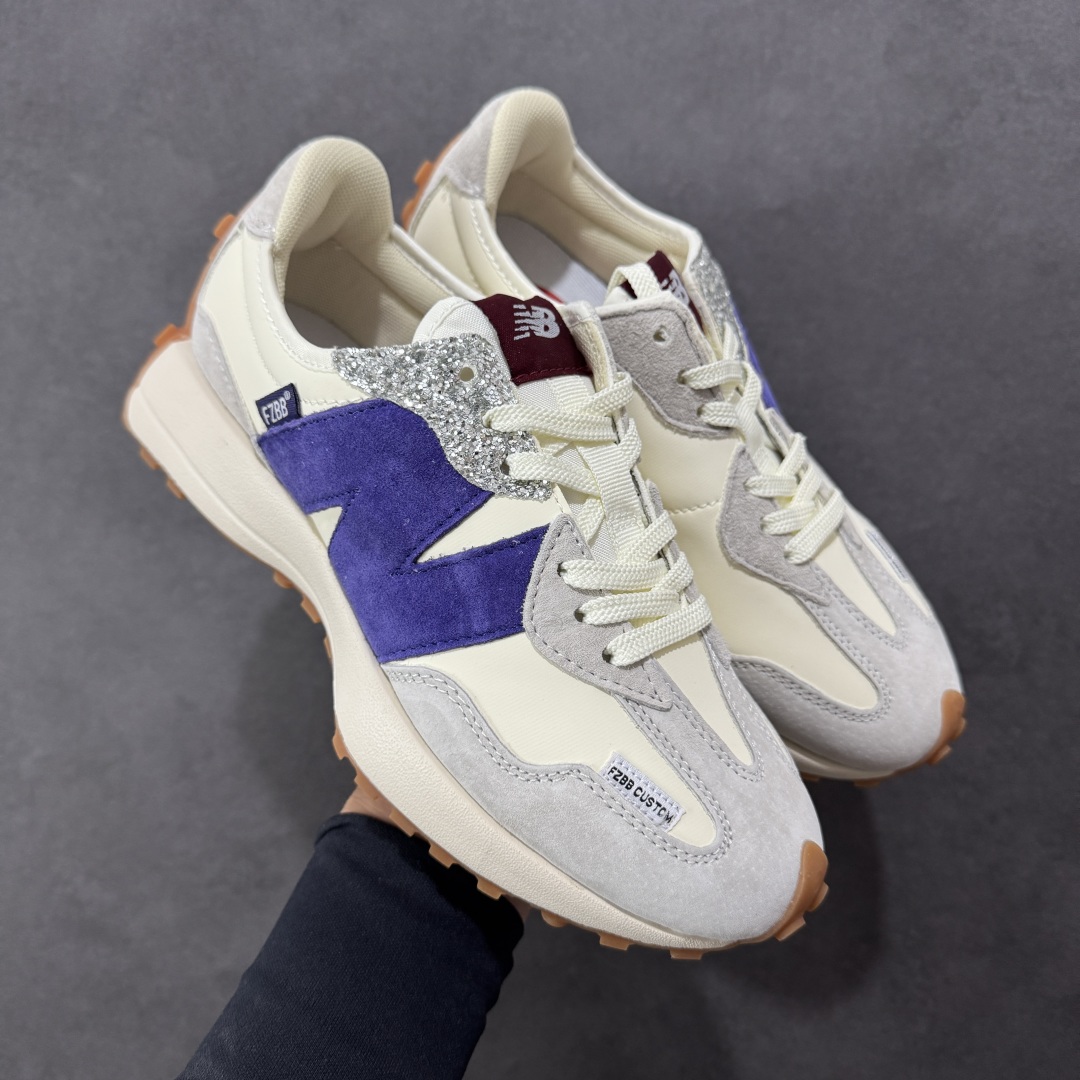 图片[7]-【PE福利版】NB新百伦New Balance NB327系列复古休闲运动慢跑鞋 MS327LAB 全新 New Balance 327 系列，以更纯粹的复古风格设计打造的全新造型。侧身还以解构设计，将 N 字标志以做旧压花样式呈现，样式别具新意。而麂皮、冲孔皮革的塑造，则呈现出高级怀旧气质，也让鞋款在奢华时装风格与运动氛围之间达到了平衡。 尺码：36～45半-选品中心