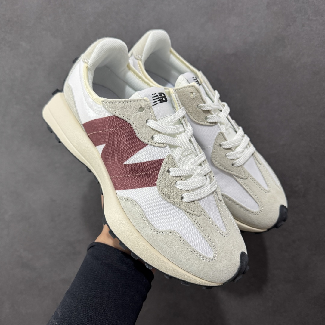 图片[6]-【PE福利版】NB新百伦New Balance NB327系列复古休闲运动慢跑鞋 MS327LAB 全新 New Balance 327 系列，以更纯粹的复古风格设计打造的全新造型。侧身还以解构设计，将 N 字标志以做旧压花样式呈现，样式别具新意。而麂皮、冲孔皮革的塑造，则呈现出高级怀旧气质，也让鞋款在奢华时装风格与运动氛围之间达到了平衡。 尺码：36～45半-选品中心