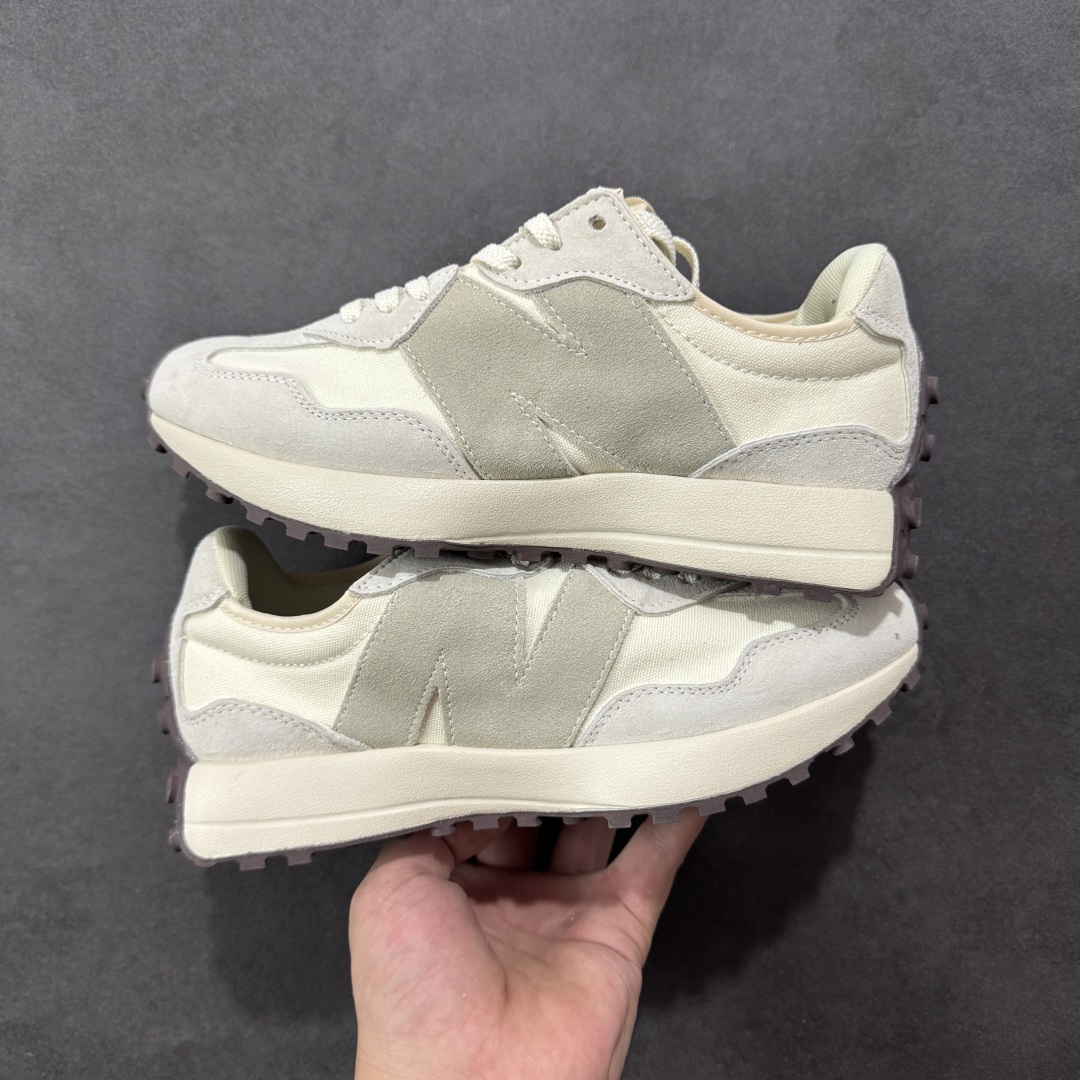 图片[8]-【PE福利版】NB新百伦New Balance NB327系列复古休闲运动慢跑鞋 MS327LAB 全新 New Balance 327 系列，以更纯粹的复古风格设计打造的全新造型。侧身还以解构设计，将 N 字标志以做旧压花样式呈现，样式别具新意。而麂皮、冲孔皮革的塑造，则呈现出高级怀旧气质，也让鞋款在奢华时装风格与运动氛围之间达到了平衡。 尺码：36～45半-选品中心