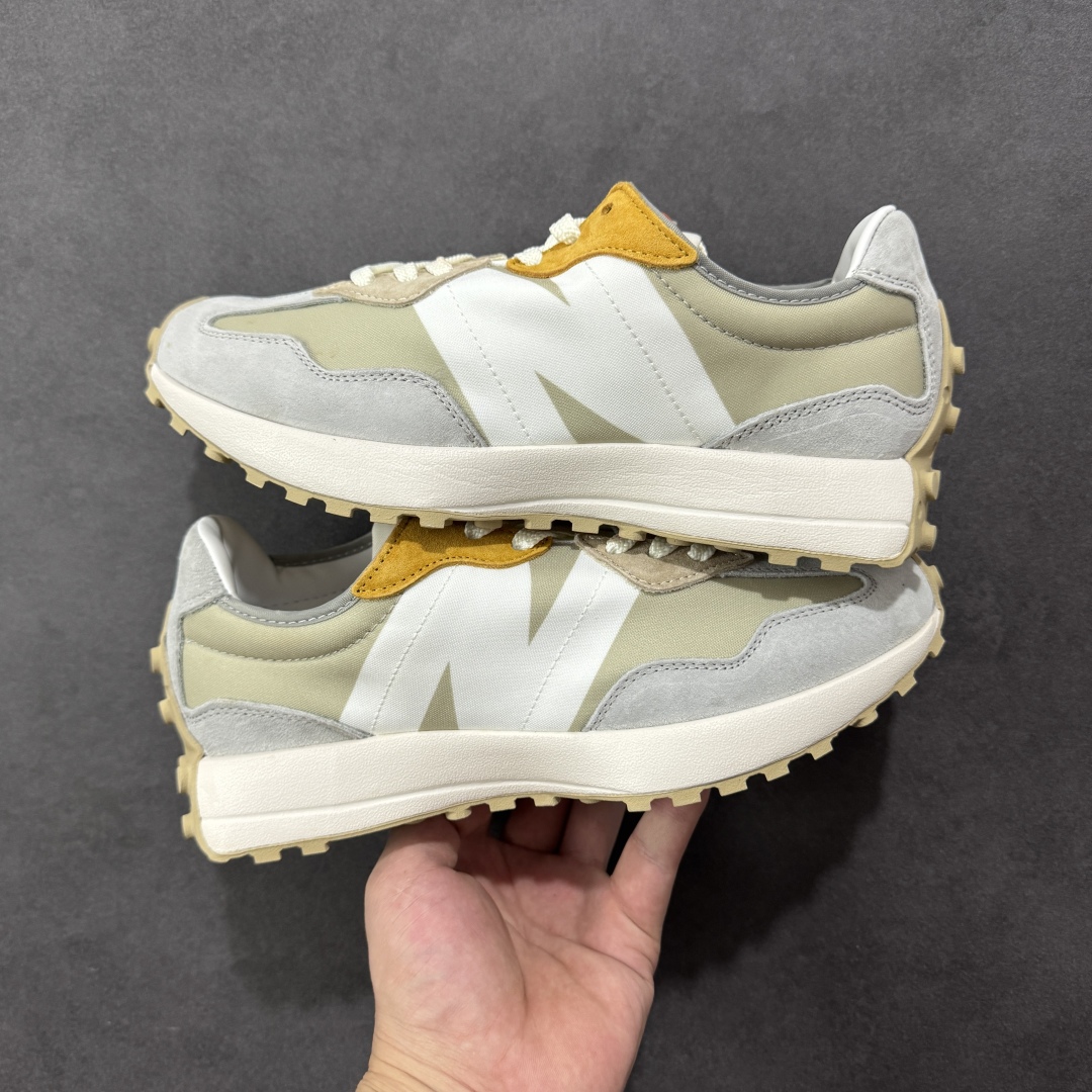 图片[2]-【PE福利版】NB新百伦New Balance NB327系列复古休闲运动慢跑鞋 MS327LAB 全新 New Balance 327 系列，以更纯粹的复古风格设计打造的全新造型。侧身还以解构设计，将 N 字标志以做旧压花样式呈现，样式别具新意。而麂皮、冲孔皮革的塑造，则呈现出高级怀旧气质，也让鞋款在奢华时装风格与运动氛围之间达到了平衡。 尺码：36～45半-选品中心
