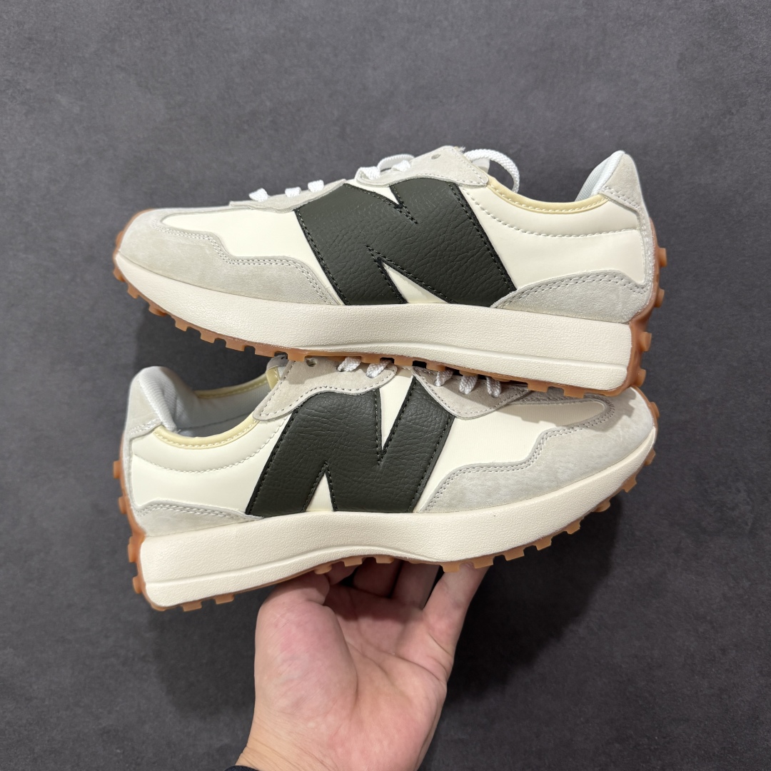 图片[22]-【PE福利版】NB新百伦New Balance NB327系列复古休闲运动慢跑鞋 MS327LAB 全新 New Balance 327 系列，以更纯粹的复古风格设计打造的全新造型。侧身还以解构设计，将 N 字标志以做旧压花样式呈现，样式别具新意。而麂皮、冲孔皮革的塑造，则呈现出高级怀旧气质，也让鞋款在奢华时装风格与运动氛围之间达到了平衡。 尺码：36～45半-选品中心