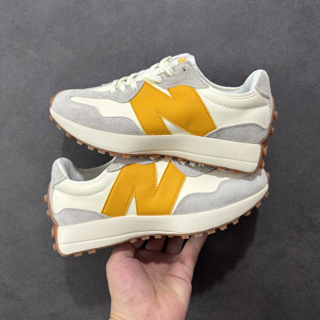 图片[26]-【PE福利版】NB新百伦New Balance NB327系列复古休闲运动慢跑鞋 MS327LAB 全新 New Balance 327 系列，以更纯粹的复古风格设计打造的全新造型。侧身还以解构设计，将 N 字标志以做旧压花样式呈现，样式别具新意。而麂皮、冲孔皮革的塑造，则呈现出高级怀旧气质，也让鞋款在奢华时装风格与运动氛围之间达到了平衡。 尺码：36～45半-选品中心