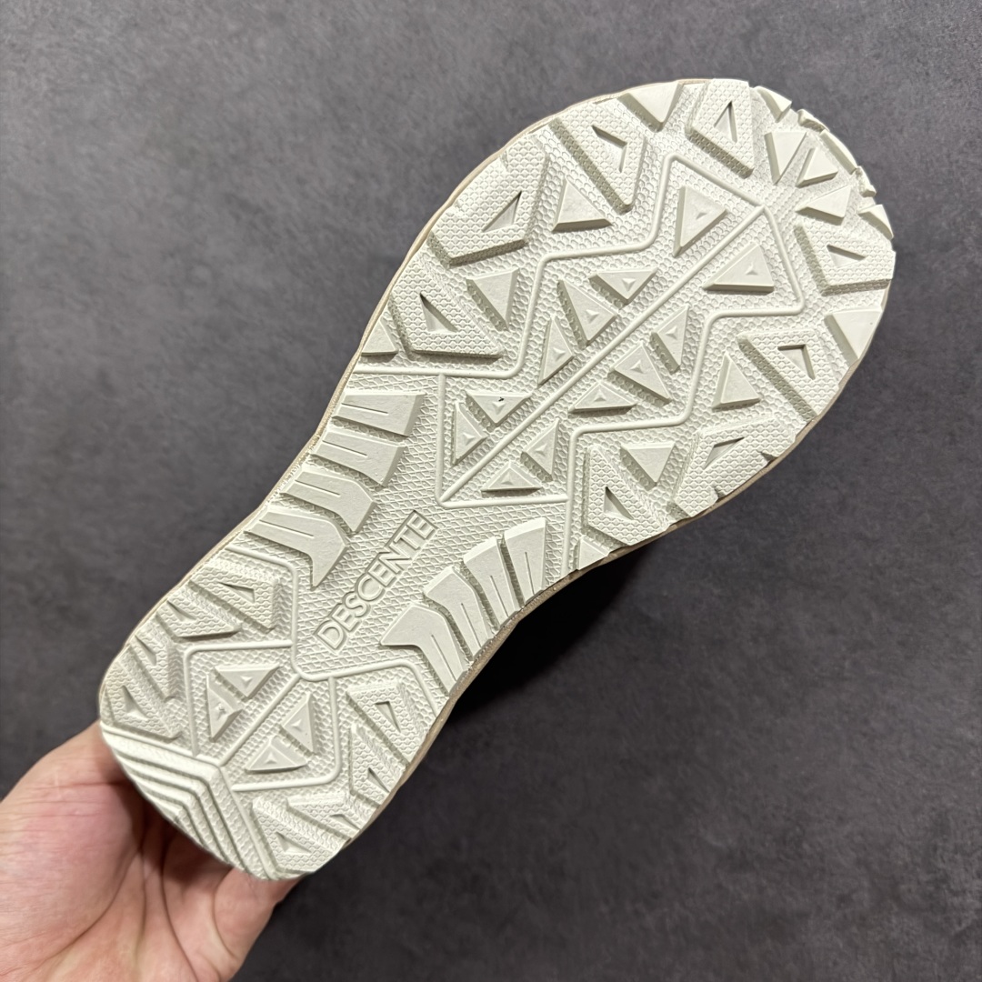 图片[9]-【PZ版本】DESCENTE Terrain D 迪桑特舒适柔软防滑耐磨低帮生活休闲鞋 DESCENTE（迪桑特）创立于1935年，品牌名取自法语词汇，意为“滑降”。品牌箭头标识代表滑雪的三种技术“高速直线滑行”、“穿越”和“侧滑”，也寓意品牌在打造高端专业运动产品中不断追求完美的创新精神，致力于成为中国高端专业滑雪、综训、女子、铁人三项、高尔夫的第一品牌。 尺码：36 36.5 37 38 38.5 39 40 40.5 41 42 42.5 43 44 44.5 45-选品中心