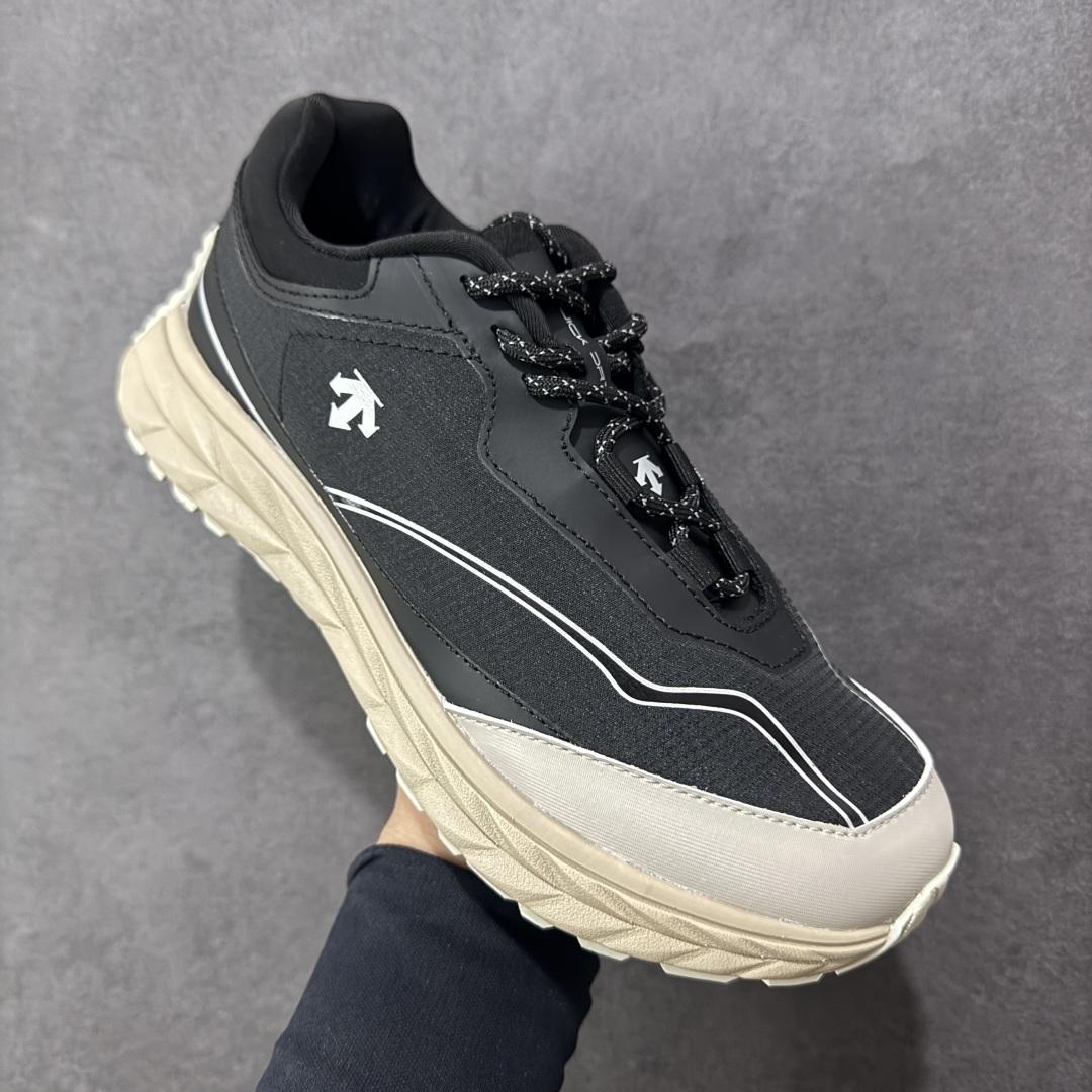 图片[3]-【PZ版本】DESCENTE Terrain D 迪桑特舒适柔软防滑耐磨低帮生活休闲鞋 DESCENTE（迪桑特）创立于1935年，品牌名取自法语词汇，意为“滑降”。品牌箭头标识代表滑雪的三种技术“高速直线滑行”、“穿越”和“侧滑”，也寓意品牌在打造高端专业运动产品中不断追求完美的创新精神，致力于成为中国高端专业滑雪、综训、女子、铁人三项、高尔夫的第一品牌。 尺码：36 36.5 37 38 38.5 39 40 40.5 41 42 42.5 43 44 44.5 45-选品中心