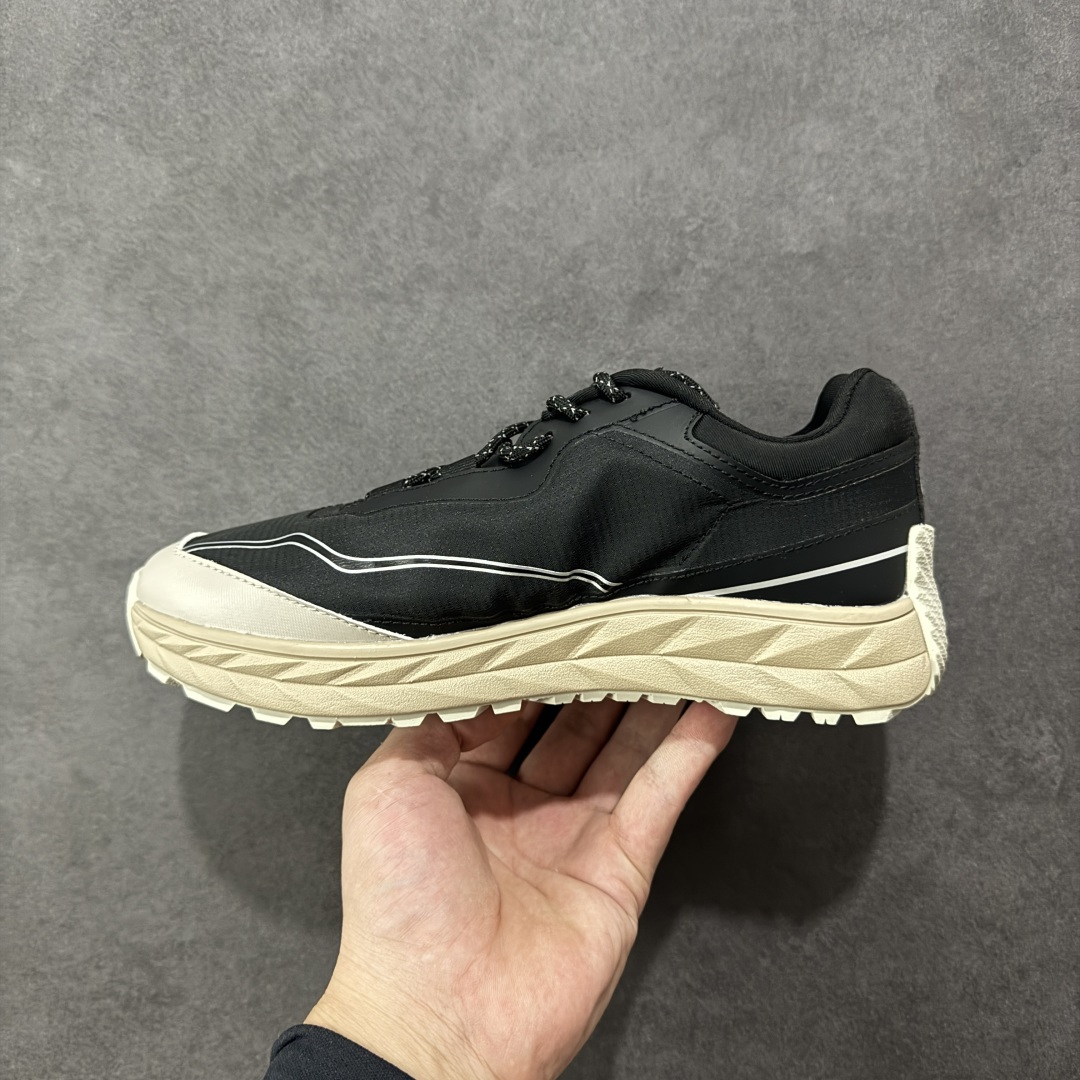 图片[2]-【PZ版本】DESCENTE Terrain D 迪桑特舒适柔软防滑耐磨低帮生活休闲鞋 DESCENTE（迪桑特）创立于1935年，品牌名取自法语词汇，意为“滑降”。品牌箭头标识代表滑雪的三种技术“高速直线滑行”、“穿越”和“侧滑”，也寓意品牌在打造高端专业运动产品中不断追求完美的创新精神，致力于成为中国高端专业滑雪、综训、女子、铁人三项、高尔夫的第一品牌。 尺码：36 36.5 37 38 38.5 39 40 40.5 41 42 42.5 43 44 44.5 45-选品中心