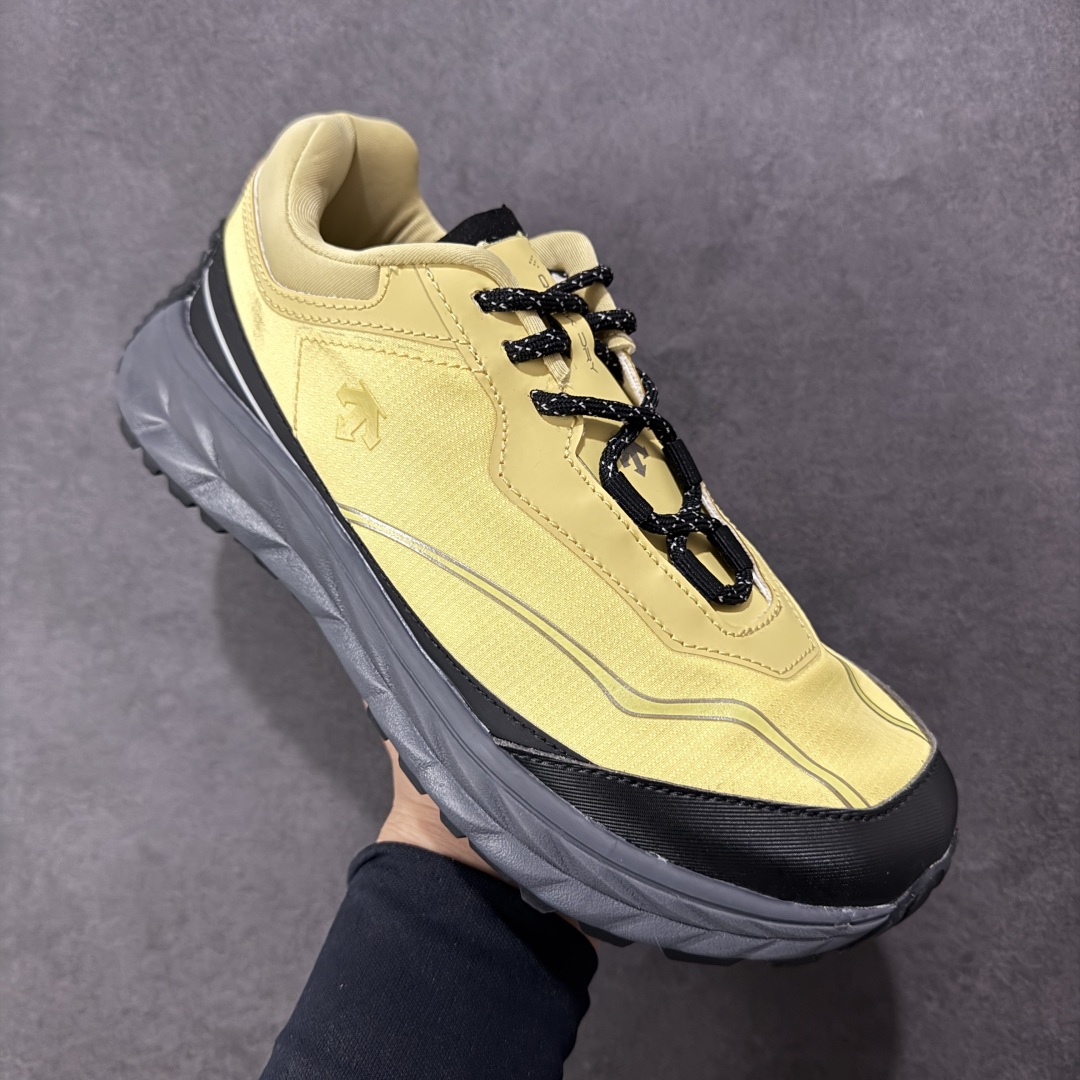 图片[3]-【PZ版本】DESCENTE Terrain D 迪桑特舒适柔软防滑耐磨低帮生活休闲鞋 DESCENTE（迪桑特）创立于1935年，品牌名取自法语词汇，意为“滑降”。品牌箭头标识代表滑雪的三种技术“高速直线滑行”、“穿越”和“侧滑”，也寓意品牌在打造高端专业运动产品中不断追求完美的创新精神，致力于成为中国高端专业滑雪、综训、女子、铁人三项、高尔夫的第一品牌。 尺码：36 36.5 37 38 38.5 39 40 40.5 41 42 42.5 43 44 44.5 45-选品中心