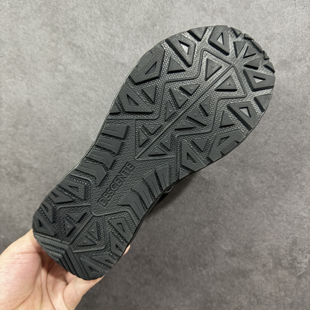 图片[9]-【PZ版本】DESCENTE Terrain D 迪桑特舒适柔软防滑耐磨低帮生活休闲鞋 DESCENTE（迪桑特）创立于1935年，品牌名取自法语词汇，意为“滑降”。品牌箭头标识代表滑雪的三种技术“高速直线滑行”、“穿越”和“侧滑”，也寓意品牌在打造高端专业运动产品中不断追求完美的创新精神，致力于成为中国高端专业滑雪、综训、女子、铁人三项、高尔夫的第一品牌。 尺码：36 36.5 37 38 38.5 39 40 40.5 41 42 42.5 43 44 44.5 45-选品中心