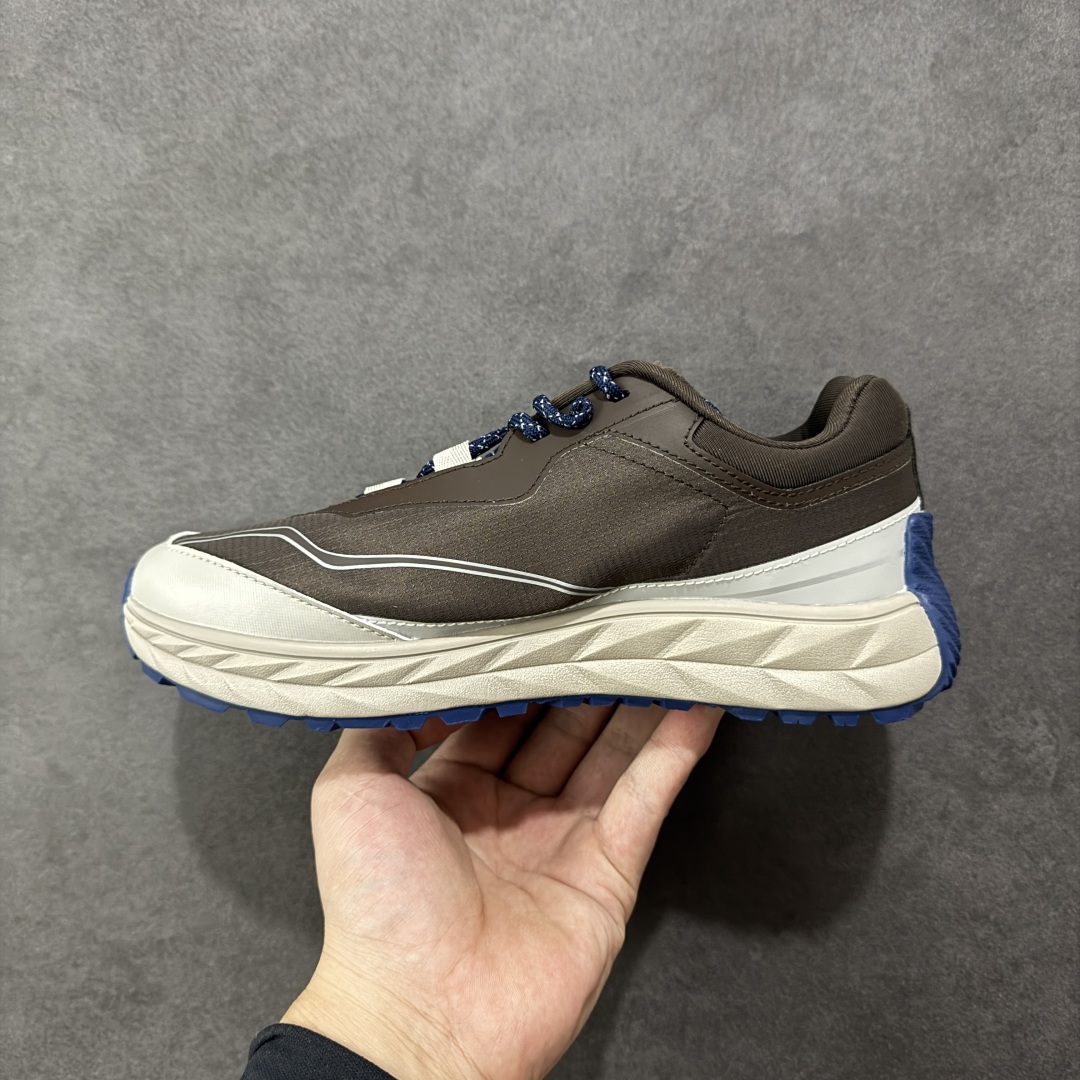 图片[2]-【PZ版本】DESCENTE Terrain D 迪桑特舒适柔软防滑耐磨低帮生活休闲鞋 DESCENTE（迪桑特）创立于1935年，品牌名取自法语词汇，意为“滑降”。品牌箭头标识代表滑雪的三种技术“高速直线滑行”、“穿越”和“侧滑”，也寓意品牌在打造高端专业运动产品中不断追求完美的创新精神，致力于成为中国高端专业滑雪、综训、女子、铁人三项、高尔夫的第一品牌。 尺码：36 36.5 37 38 38.5 39 40 40.5 41 42 42.5 43 44 44.5 45-选品中心