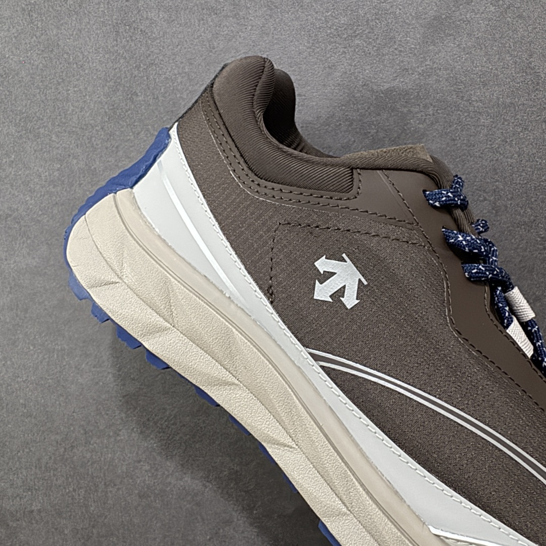 图片[6]-【PZ版本】DESCENTE Terrain D 迪桑特舒适柔软防滑耐磨低帮生活休闲鞋 DESCENTE（迪桑特）创立于1935年，品牌名取自法语词汇，意为“滑降”。品牌箭头标识代表滑雪的三种技术“高速直线滑行”、“穿越”和“侧滑”，也寓意品牌在打造高端专业运动产品中不断追求完美的创新精神，致力于成为中国高端专业滑雪、综训、女子、铁人三项、高尔夫的第一品牌。 尺码：36 36.5 37 38 38.5 39 40 40.5 41 42 42.5 43 44 44.5 45-选品中心