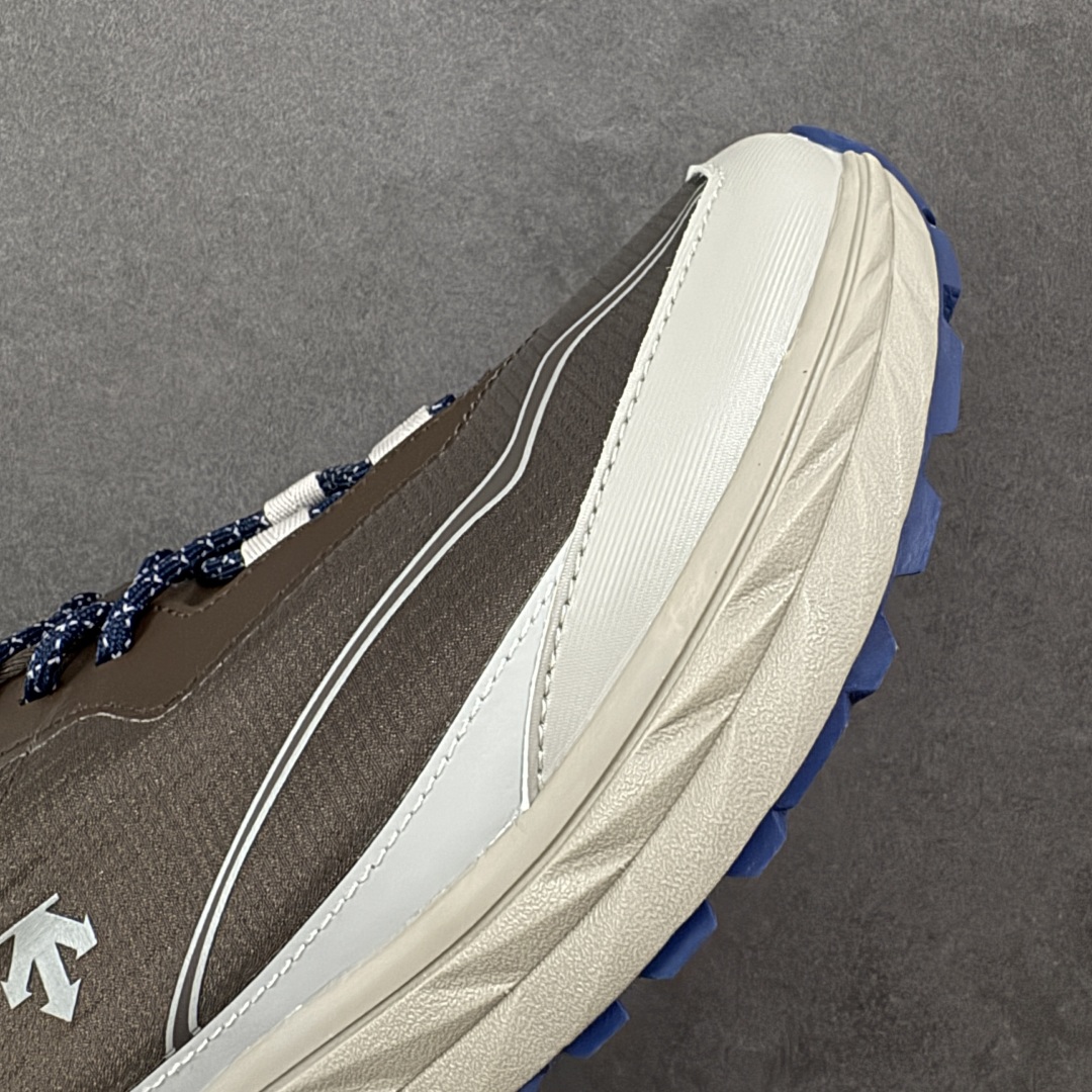 图片[5]-【PZ版本】DESCENTE Terrain D 迪桑特舒适柔软防滑耐磨低帮生活休闲鞋 DESCENTE（迪桑特）创立于1935年，品牌名取自法语词汇，意为“滑降”。品牌箭头标识代表滑雪的三种技术“高速直线滑行”、“穿越”和“侧滑”，也寓意品牌在打造高端专业运动产品中不断追求完美的创新精神，致力于成为中国高端专业滑雪、综训、女子、铁人三项、高尔夫的第一品牌。 尺码：36 36.5 37 38 38.5 39 40 40.5 41 42 42.5 43 44 44.5 45-选品中心