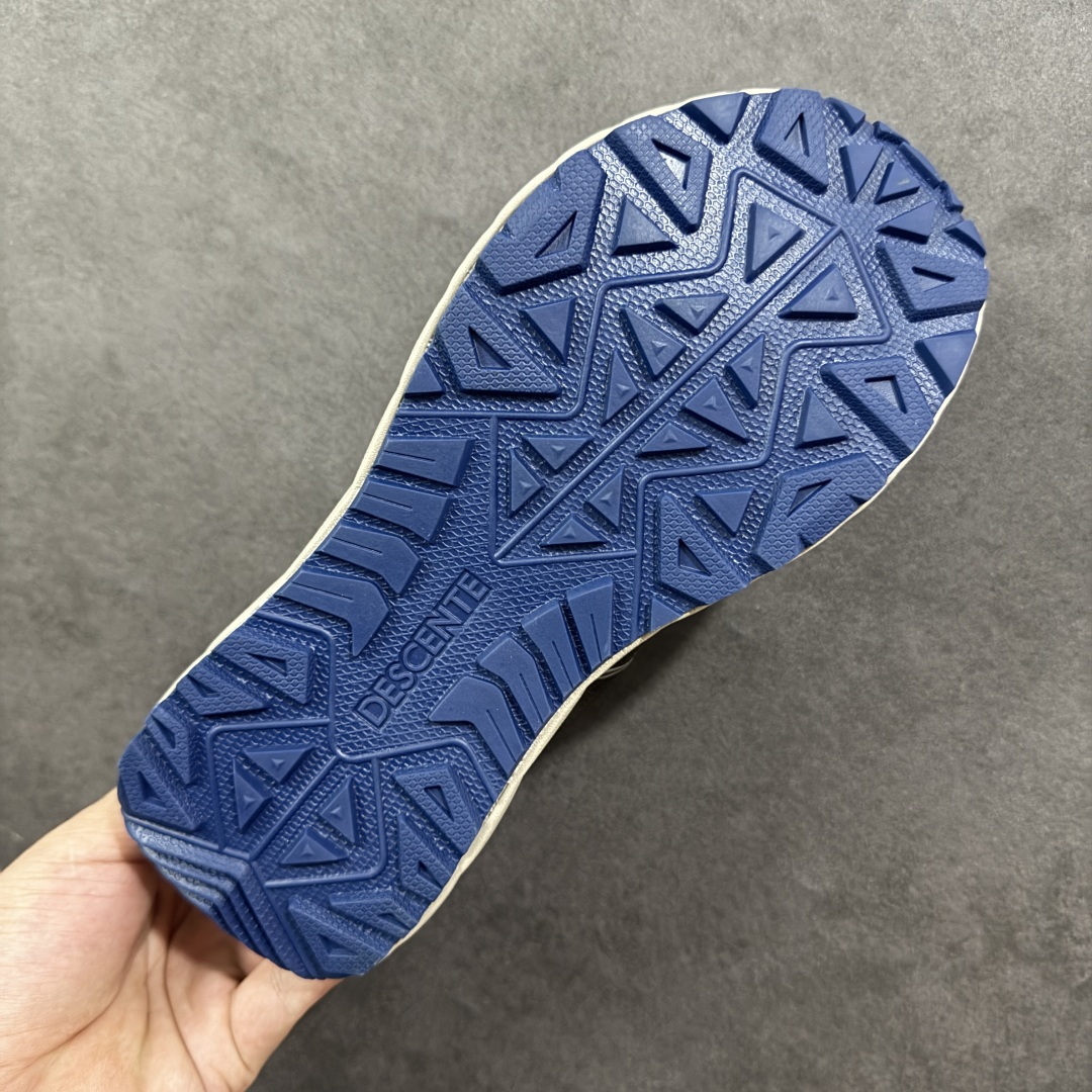 图片[9]-【PZ版本】DESCENTE Terrain D 迪桑特舒适柔软防滑耐磨低帮生活休闲鞋 DESCENTE（迪桑特）创立于1935年，品牌名取自法语词汇，意为“滑降”。品牌箭头标识代表滑雪的三种技术“高速直线滑行”、“穿越”和“侧滑”，也寓意品牌在打造高端专业运动产品中不断追求完美的创新精神，致力于成为中国高端专业滑雪、综训、女子、铁人三项、高尔夫的第一品牌。 尺码：36 36.5 37 38 38.5 39 40 40.5 41 42 42.5 43 44 44.5 45-选品中心