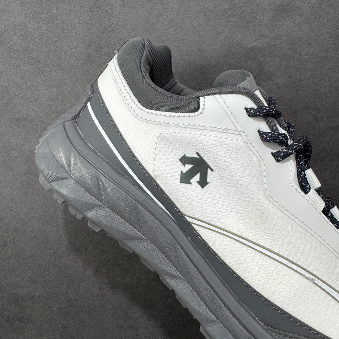 图片[6]-【PZ版本】DESCENTE Terrain D 迪桑特舒适柔软防滑耐磨低帮生活休闲鞋 DESCENTE（迪桑特）创立于1935年，品牌名取自法语词汇，意为“滑降”。品牌箭头标识代表滑雪的三种技术“高速直线滑行”、“穿越”和“侧滑”，也寓意品牌在打造高端专业运动产品中不断追求完美的创新精神，致力于成为中国高端专业滑雪、综训、女子、铁人三项、高尔夫的第一品牌。 尺码：36 36.5 37 38 38.5 39 40 40.5 41 42 42.5 43 44 44.5 45-选品中心