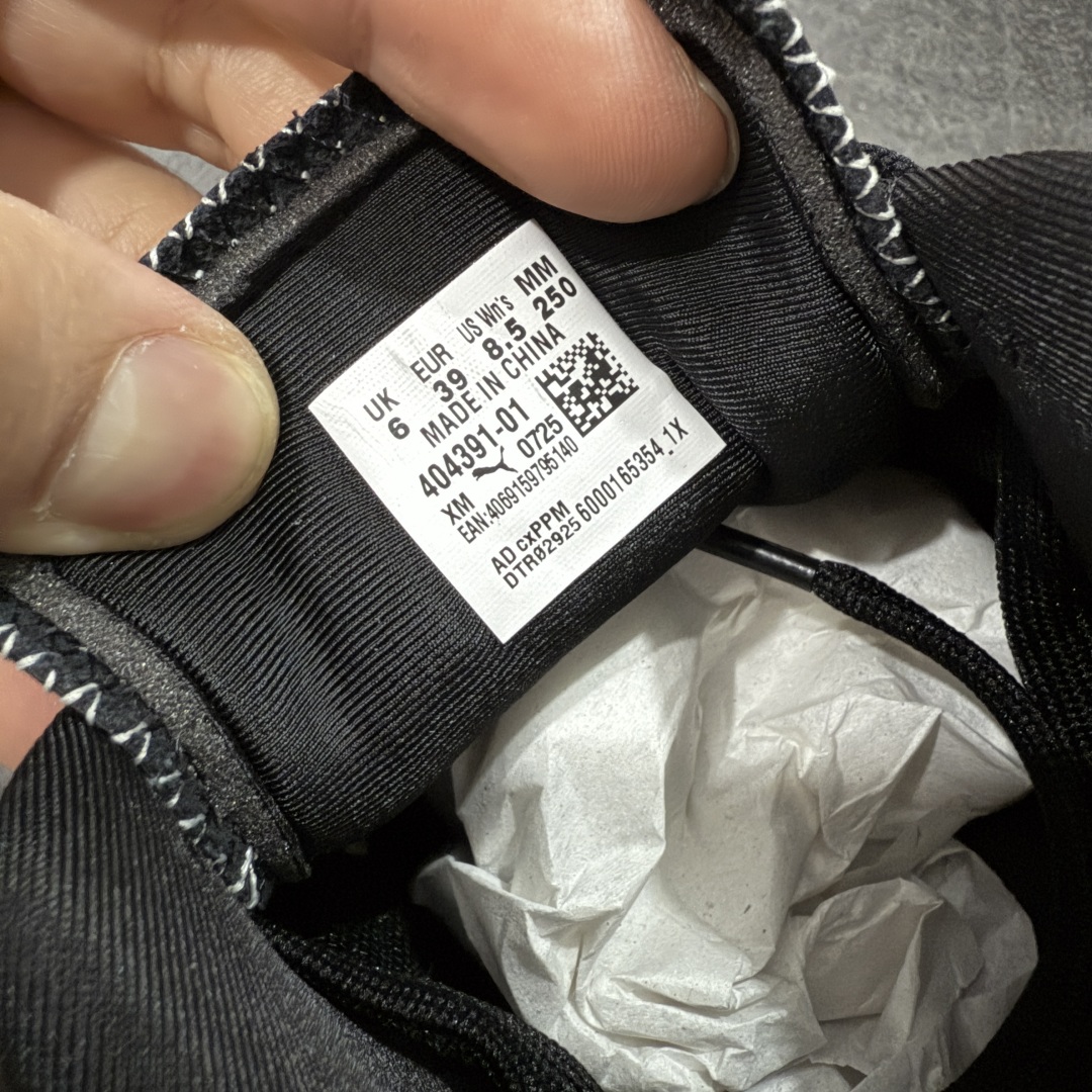 图片[7]-【CS版本】Rose x Puma Speedcat 联名款 极速赛车系列彪马低帮生活休闲鞋 404391-01  市场第一梯队品质 顶级头层皮料 顶尖完美复刻公司货版本 组合大底 亮黑磨砂皮 正确鞋舌Puma Logo 正确鞋垫Puma Logo 正确刺绣Logo 正确加厚五花海玻璃鞋垫 以及全套配件 原厂数据一比一大底 橡胶加切片组合底❗️ 原装档案原数据纸版楦型 防尘袋 配件齐全 二次成型\’猛帮\’成型工艺制作 细节如图所示  尺码：35 36 37 37.5 38 38.5 39 40 40.5 41 42 42.5 43 43.5 44.5 45-选品中心