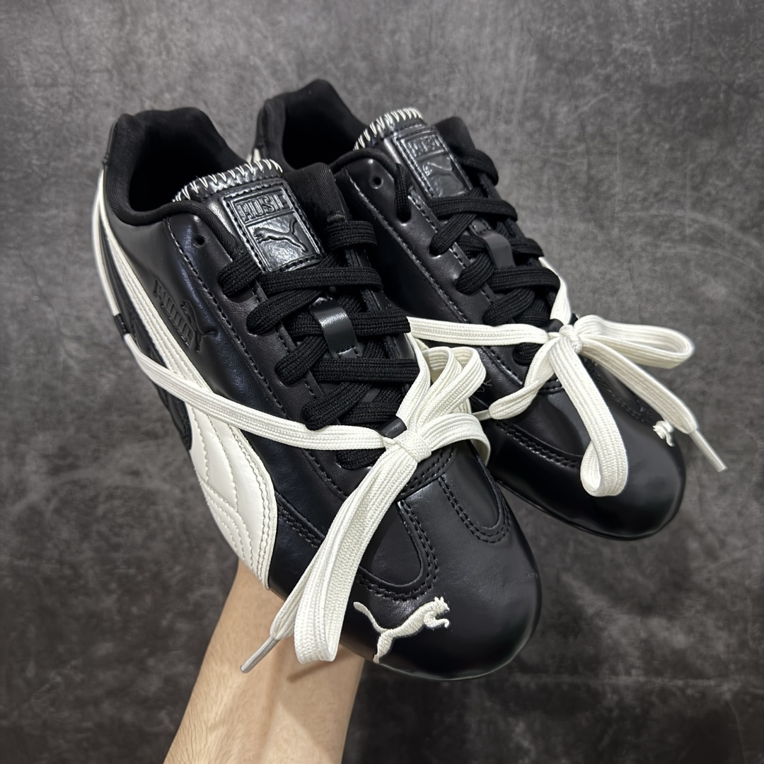 【CS版本】Rose x Puma Speedcat 联名款 极速赛车系列彪马低帮生活休闲鞋 404391-01  市场第一梯队品质 顶级头层皮料 顶尖完美复刻公司货版本 组合大底 亮黑磨砂皮 正确鞋舌Puma Logo 正确鞋垫Puma Logo 正确刺绣Logo 正确加厚五花海玻璃鞋垫 以及全套配件 原厂数据一比一大底 橡胶加切片组合底❗️ 原装档案原数据纸版楦型 防尘袋 配件齐全 二次成型\'猛帮\'成型工艺制作 细节如图所示  尺码:35 36 37 37.5 38 38.5 39 40 40.5 41 42 42.5 43 43.5 44.5 45-选品中心