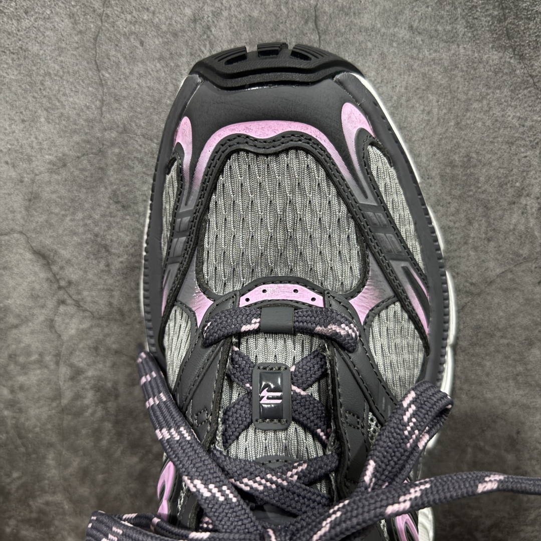 图片[5]-【XA纯原】BALENCIAGA 6XL Sneakers 巴黎世家15代 网布系带低帮走秀复古老爹鞋 全套原纸板楦头开发 最原汁原味的灵魂版型 全鞋荧光划线卡点 胶水把控整洁度追求极致完美 每一双都是工艺品 多重QC质检 超越公司货的品控标准 实实在在的免检产品 原盒原配 正确字体电绣 粗细、位置、大小正确 侧边TPU 透气孔匹配意产原版 正确分离大底 TPU软底 原版一致大底LOGO 立体感十足 原厂皮料水洗做旧 采购原厂网纱 不含皮革 网布材料和聚氨酯 磨损效果 展现品牌对于新潮事物的热情 这款鞋子拥有巨大尺寸和醒目设计 符合当下”老爹鞋”的趋势 鞋子采用银灰配色 营造出低调而不失华丽的效果 10XL的尺码使它成为市场中最显眼的存在 适合追求个性化的人群 Balenciaga始终站在时尚前沿 此次发布的产品再次体现了他们的创新能力 尺码：35-46-选品中心