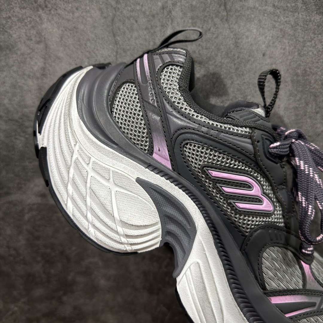 图片[7]-【XA纯原】BALENCIAGA 6XL Sneakers 巴黎世家15代 网布系带低帮走秀复古老爹鞋 全套原纸板楦头开发 最原汁原味的灵魂版型 全鞋荧光划线卡点 胶水把控整洁度追求极致完美 每一双都是工艺品 多重QC质检 超越公司货的品控标准 实实在在的免检产品 原盒原配 正确字体电绣 粗细、位置、大小正确 侧边TPU 透气孔匹配意产原版 正确分离大底 TPU软底 原版一致大底LOGO 立体感十足 原厂皮料水洗做旧 采购原厂网纱 不含皮革 网布材料和聚氨酯 磨损效果 展现品牌对于新潮事物的热情 这款鞋子拥有巨大尺寸和醒目设计 符合当下”老爹鞋”的趋势 鞋子采用银灰配色 营造出低调而不失华丽的效果 10XL的尺码使它成为市场中最显眼的存在 适合追求个性化的人群 Balenciaga始终站在时尚前沿 此次发布的产品再次体现了他们的创新能力 尺码：35-46-选品中心