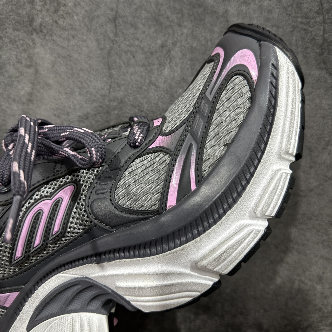 图片[6]-【XA纯原】BALENCIAGA 6XL Sneakers 巴黎世家15代 网布系带低帮走秀复古老爹鞋 全套原纸板楦头开发 最原汁原味的灵魂版型 全鞋荧光划线卡点 胶水把控整洁度追求极致完美 每一双都是工艺品 多重QC质检 超越公司货的品控标准 实实在在的免检产品 原盒原配 正确字体电绣 粗细、位置、大小正确 侧边TPU 透气孔匹配意产原版 正确分离大底 TPU软底 原版一致大底LOGO 立体感十足 原厂皮料水洗做旧 采购原厂网纱 不含皮革 网布材料和聚氨酯 磨损效果 展现品牌对于新潮事物的热情 这款鞋子拥有巨大尺寸和醒目设计 符合当下”老爹鞋”的趋势 鞋子采用银灰配色 营造出低调而不失华丽的效果 10XL的尺码使它成为市场中最显眼的存在 适合追求个性化的人群 Balenciaga始终站在时尚前沿 此次发布的产品再次体现了他们的创新能力 尺码：35-46-选品中心