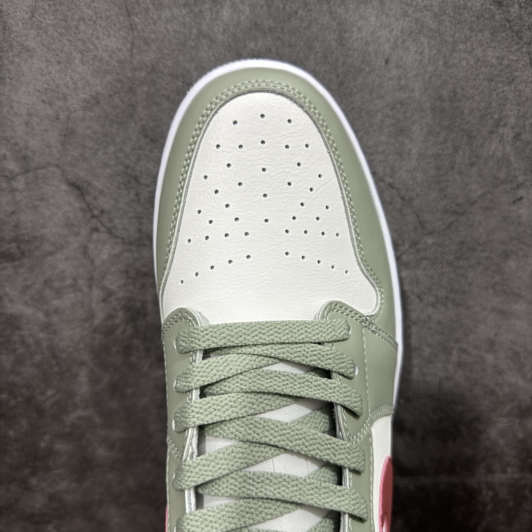 图片[5]-【K版纯原】Air Jordan AJ1 Low 低帮 白绿红 553558-133 全新流水线出品 市场第二梯队最强版 全部原鞋开发 原楦原纸板开发 全鞋电脑针车 原厂内置全掌气垫 原盒内在原标 唯一Zp原版鞋带绑法 免检产品 全新2022版型 全头层皮料 完美零毛边处理 原厂配置全掌气垫 价格定位良心 新配色陆续出货 尺码：36 36.5 37.5 38 38.5 39 40 40.5 41 42 42.5 43 44 44.5 45-选品中心