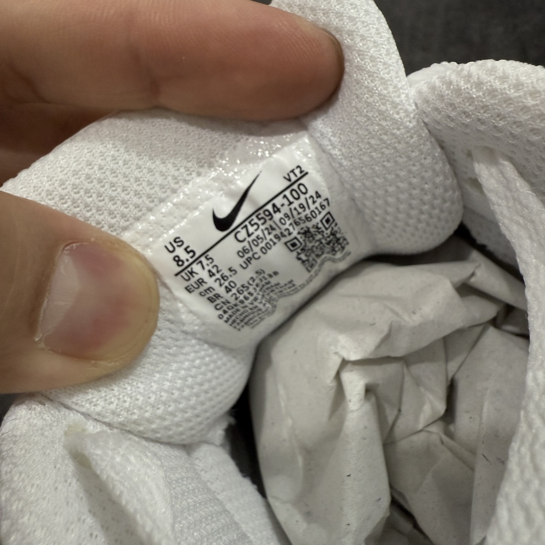 图片[6]-【Max纯原版】Nike Air Max 90 Leather 舒适时尚减震耐磨透气 低帮 气垫 休闲跑步鞋 男款 纯白 货号：CZ5594-100 顶级90款问市 开发数月 原版开发 多道QC质检 鞋型完美复刻 原厂级别工艺 正确色卡 正确气垫蓝光 正确大底 独家私模 采用进口头层牛皮拼接 定位高端市场 行业标杆工艺 尺码：39 40 40.5 41 42 42.5 43 44 44.5 45 46-选品中心