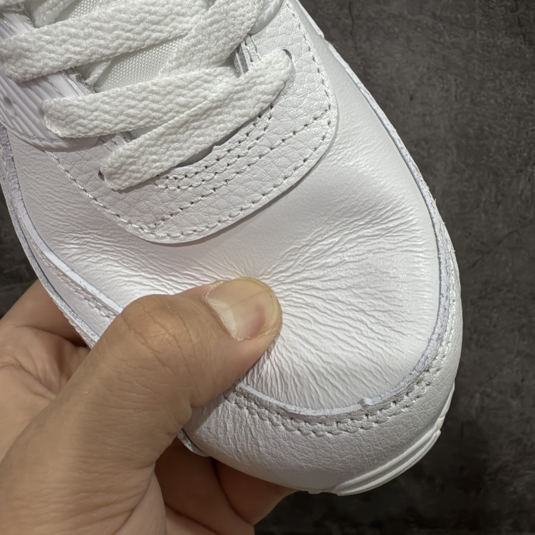 图片[4]-【Max纯原版】Nike Air Max 90 Leather 舒适时尚减震耐磨透气 低帮 气垫 休闲跑步鞋 男款 纯白 货号：CZ5594-100 顶级90款问市 开发数月 原版开发 多道QC质检 鞋型完美复刻 原厂级别工艺 正确色卡 正确气垫蓝光 正确大底 独家私模 采用进口头层牛皮拼接 定位高端市场 行业标杆工艺 尺码：39 40 40.5 41 42 42.5 43 44 44.5 45 46-选品中心