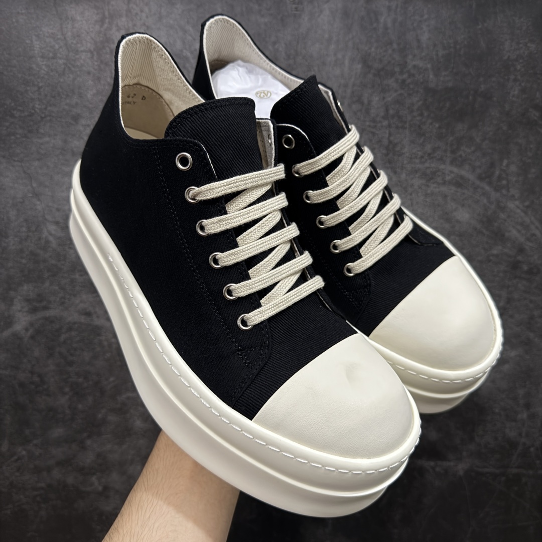 【莞产G版】帆布大匡威RO / Rick Owens DRKSHDW 瑞克·欧文斯 大匡威/低帮厚底/ 水洗牛仔帆布 低帮 西瓜头 【皮料】 东莞原厂进口全新2025年新材质““水洗牛仔斜纹帆布” 【鞋带】 鞋带采用水染定织法工艺,高密度之下,透出光泽感! 【鞋头】软糯,轻轻按压有牛皮细细的纹理质感! 【鞋底】TPU大底奶香味!硬度、肤感一比一!鞋底logo钢印清晰正确! 【鞋垫】独家私人开模压印!牛皮贴面,双层复合! 【尺码】 :36 37 38 39 40 41 42 43 44 45 46!-选品中心