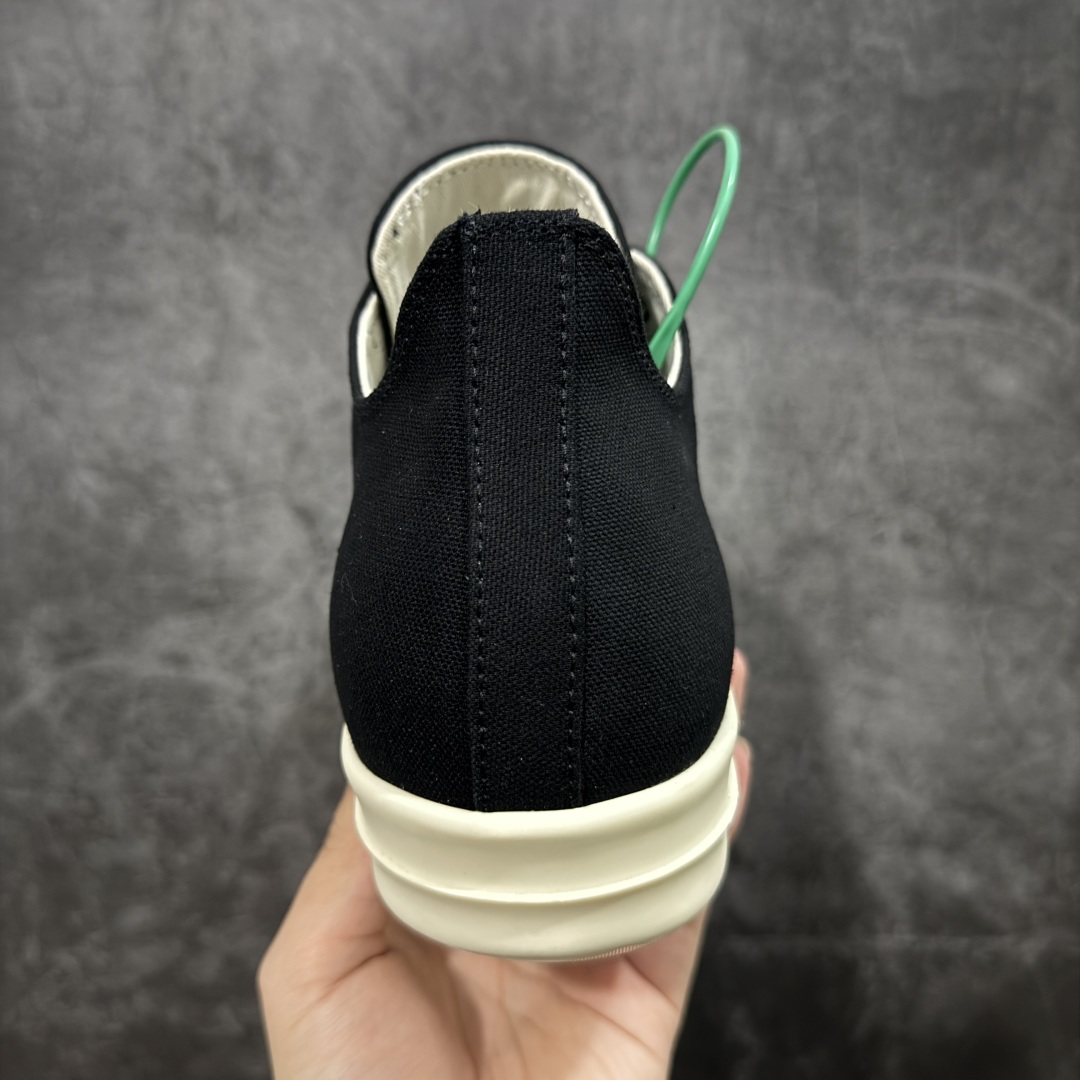 图片[4]-【莞顶渠道】瑞克 欧文斯Rick owens 主线 经典西瓜头 RO低帮帆布 进口原料牛皮 莞产超级顶货 新配色陆续上架 产品只会越做越漂亮💯 鞋头采用原版一致工艺 又翘又歪的效果目前这个技术市面上的任何版本都达不到这个效果 私模开发 细节一步到位不敢说百分百💯保证有百分之98还原 慢工出细活 好的产品不怕晚 这次的开发针对艺术家 收藏家 高品质 的人群 水染粒面小牛皮材质，和针车间距都是极致还原！ 顶级头层的小牛皮，质感无敌，奢侈品的触感！ 定制品牌logo的拉链！超大一比一规格礼盒装，重达3斤以上，外加定制欧文斯保护盒！ 配有日文、英文，双语种配件卡片！细节诠释，一件不落。 鞋盒翻盖 三标，正面+底部都一一做到！虽然增加不了实质的成本，但是打磨产品的细节，再微小也会还原！ 尺码：35 36 37 38 39 40 41 42 43 44 45 46-选品中心